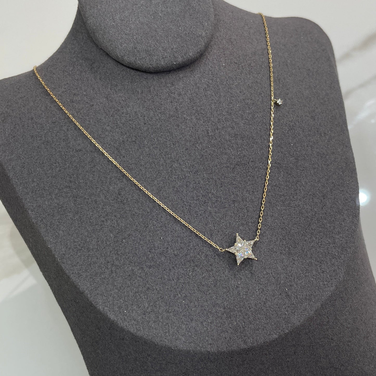 9k Lab diamond kite cut 0.68ct Illusion star with little diamond necklace