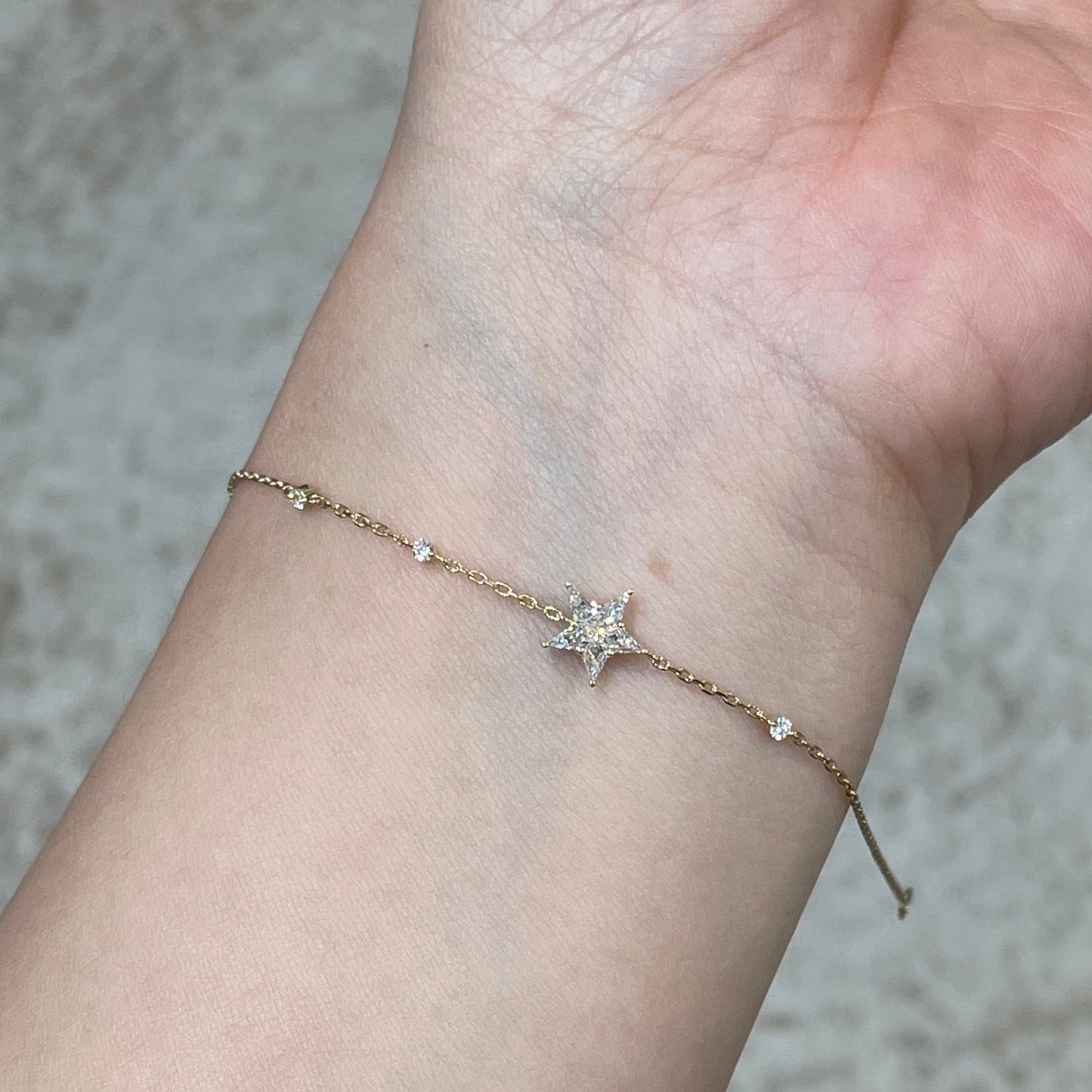 9k Lab diamond kite cut 0.29ct Illusion star with little diamonds bracelet