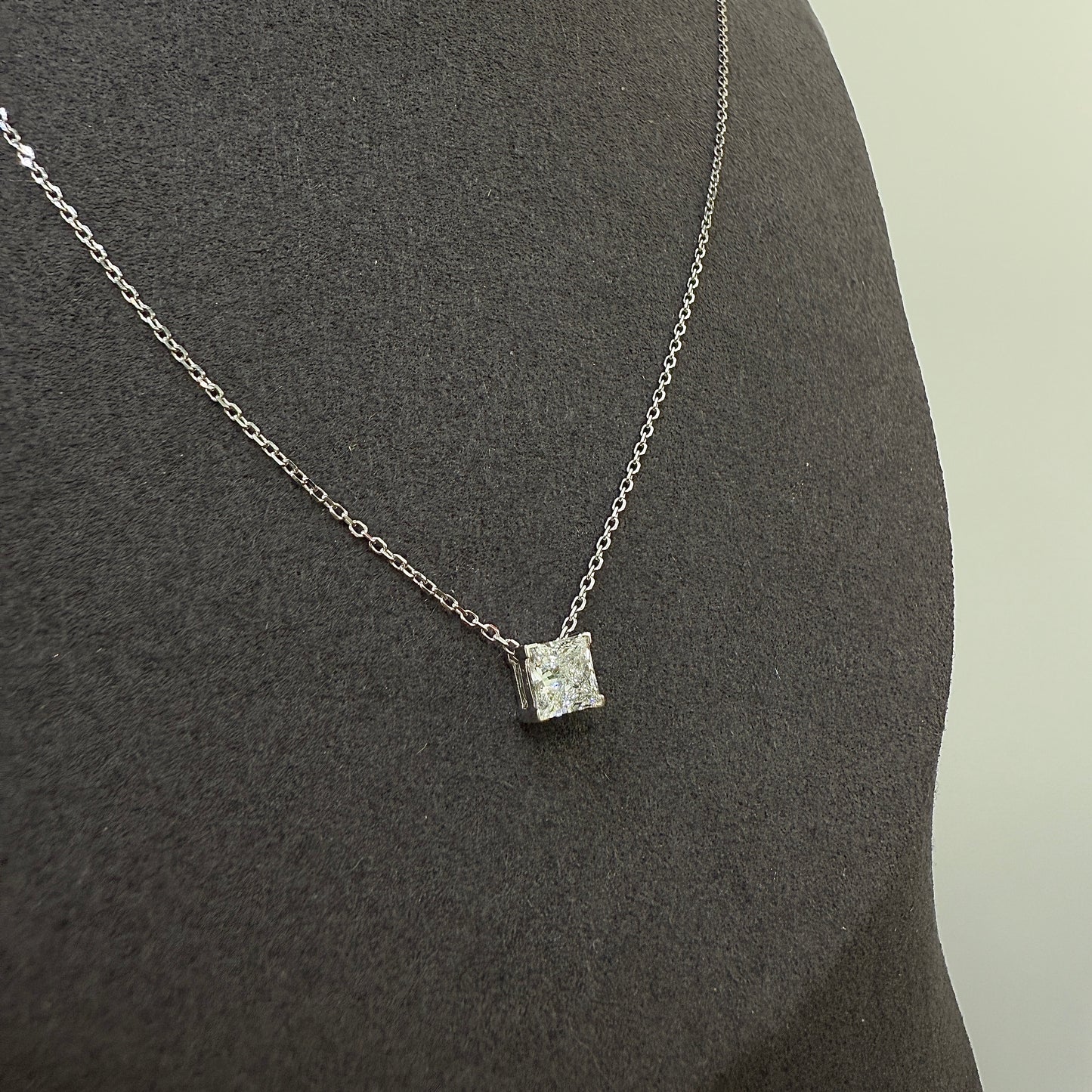 Lab diamond princess cut 0.6ct v-prong necklace