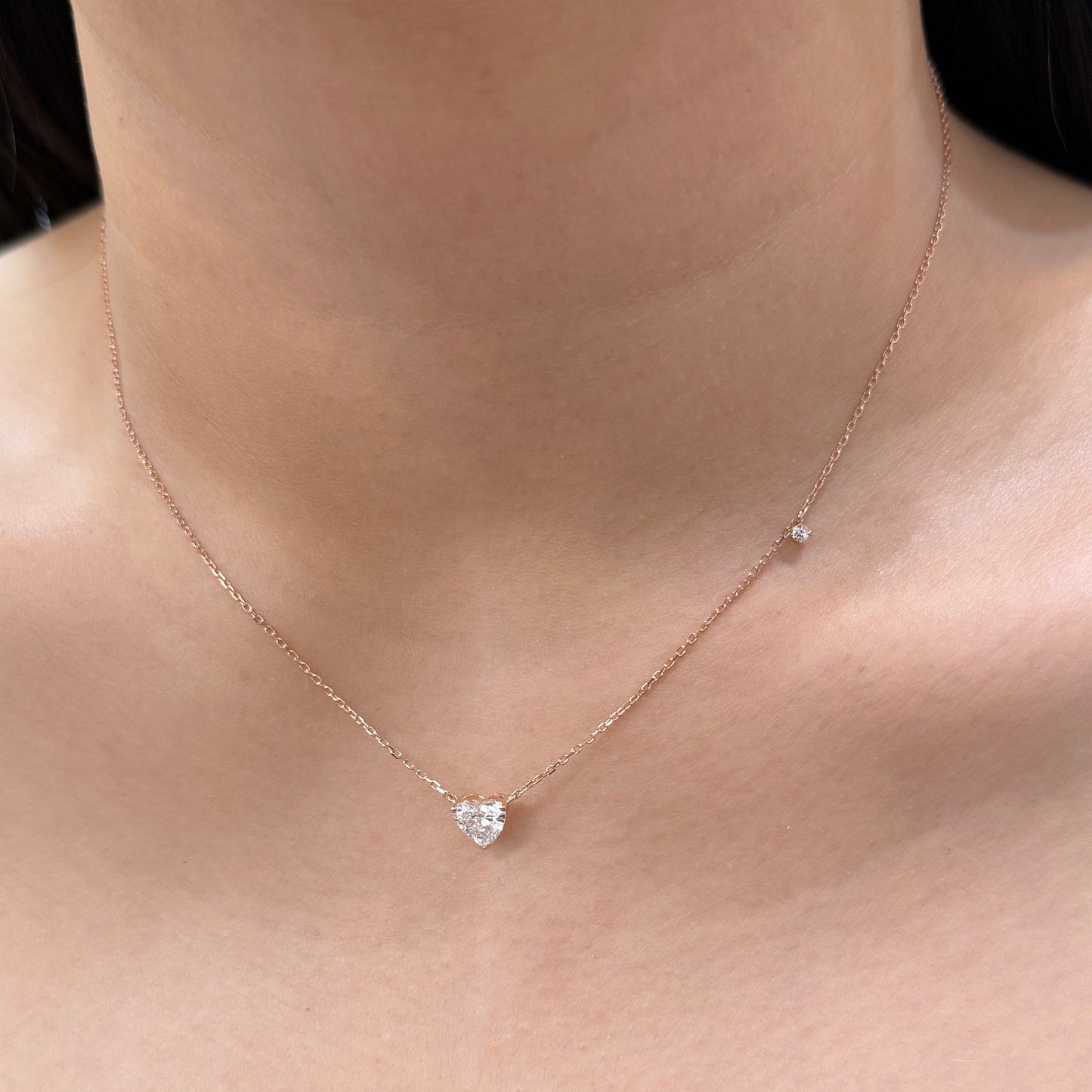 Lab diamond heart shape 0.9ct three-prong with little diamond necklace