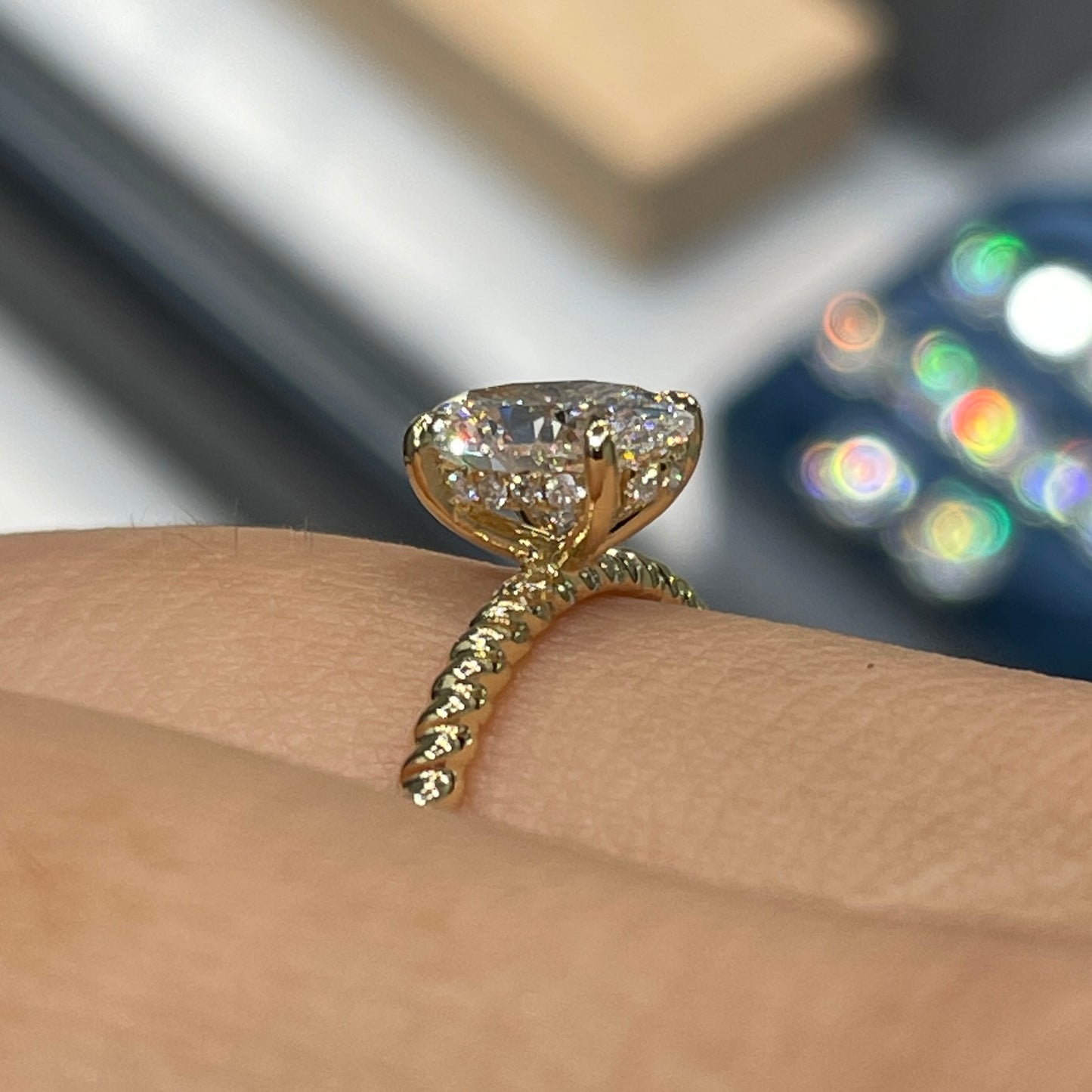 IGI Lab diamond Oval 1ct underhalo twisted band ring