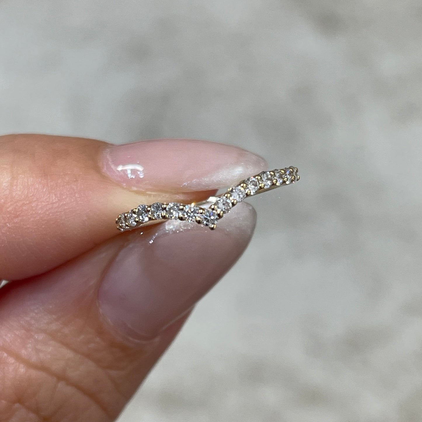 9k Lab diamond round 0.2ct half eternity v shape pinky ring