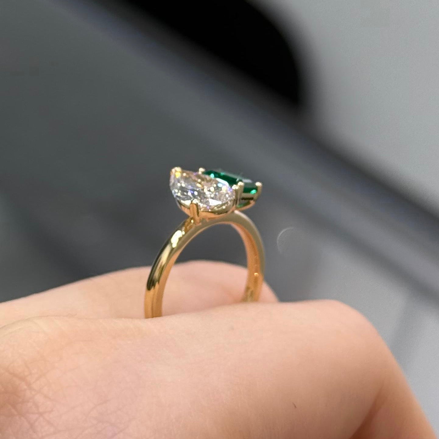 IGI lab diamond pear 1.1ct with lab emerald 0.5ct Toi et moi ring