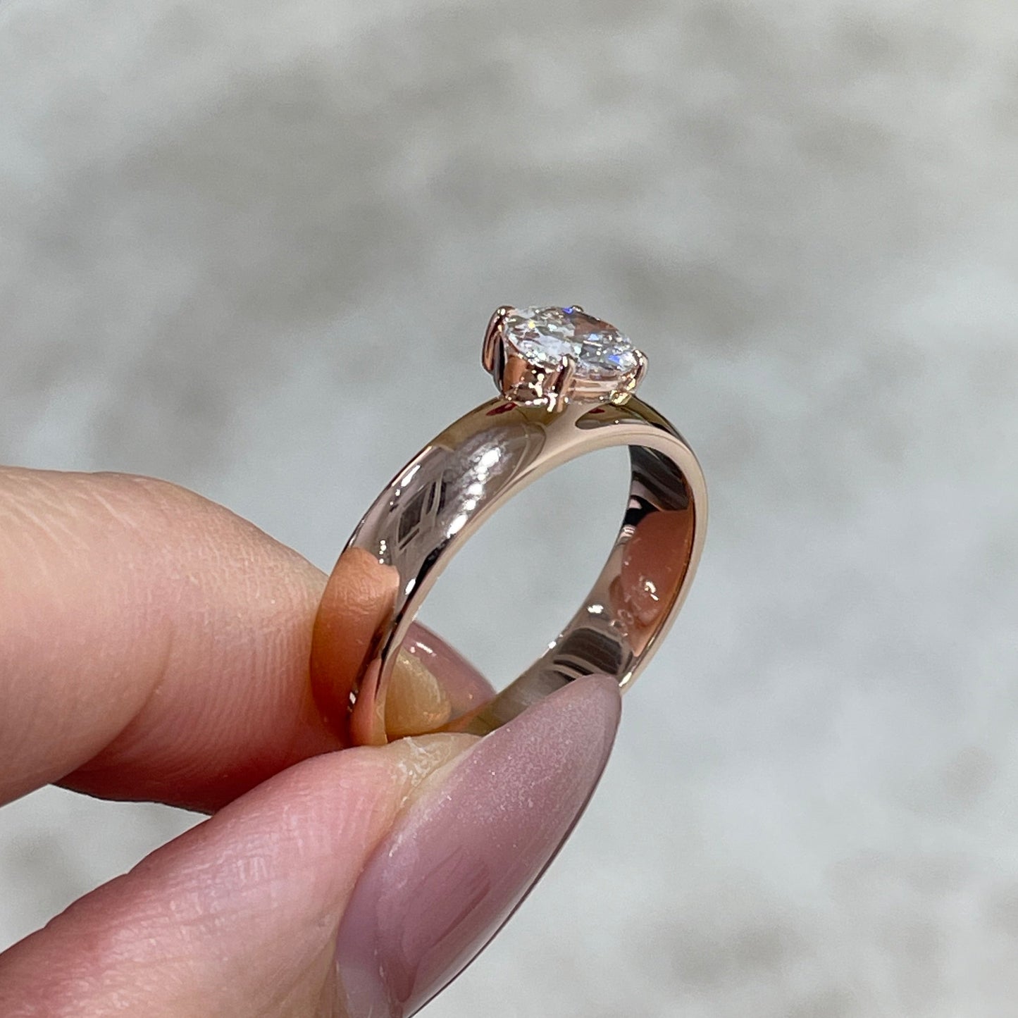 IGI Lab diamond Oval 0.7ct four-prong thick band ring