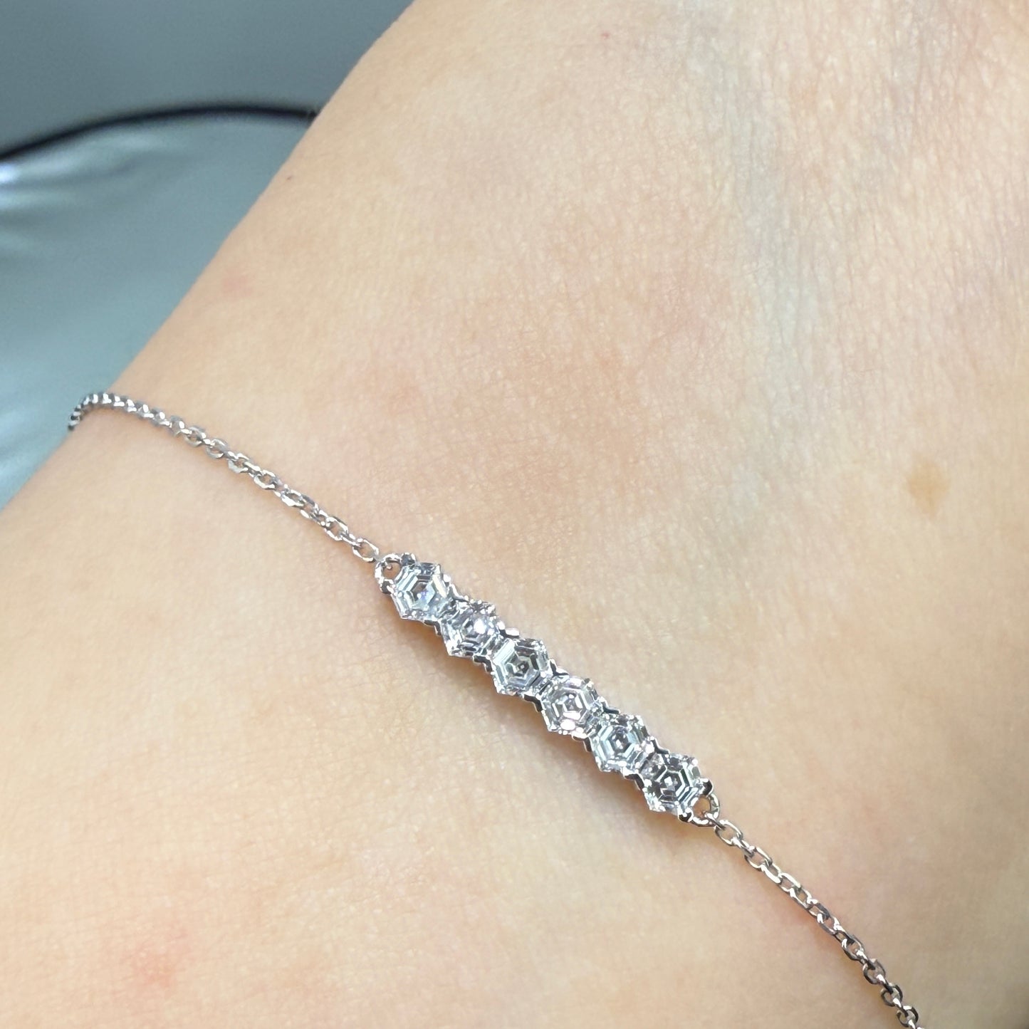 Lab Diamond Hexagon cut 0.4ct bar bracelet