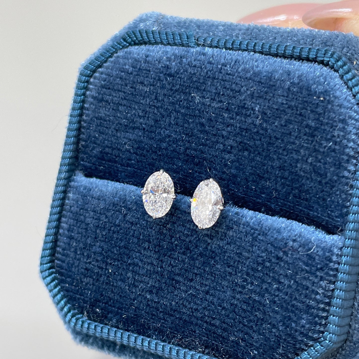 Lad diamond oval shape 0.8ct stud earrings-pair