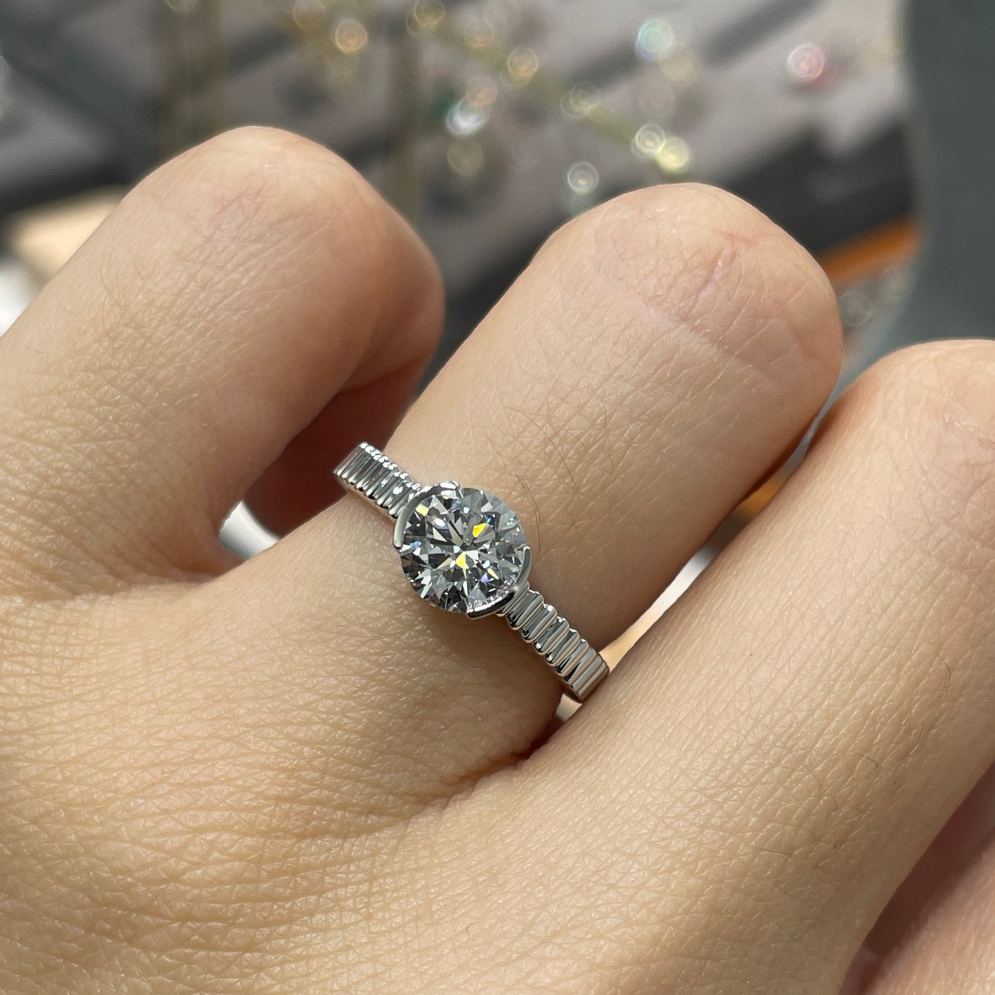 Lab diamond round 1ct half bezel straight vertical line band ring