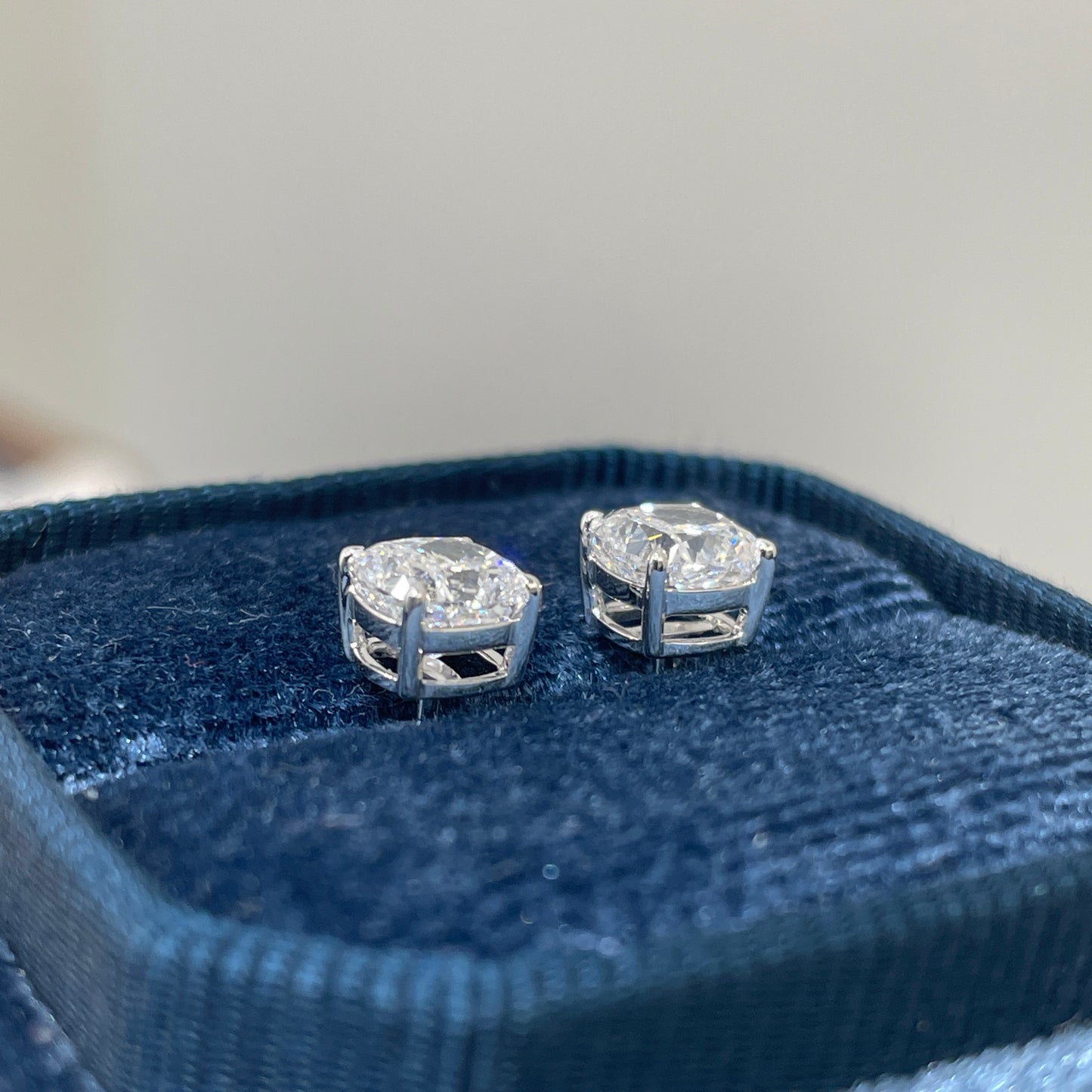 Lan diamond cushion cut 2ct four-prong stud earrings -pair