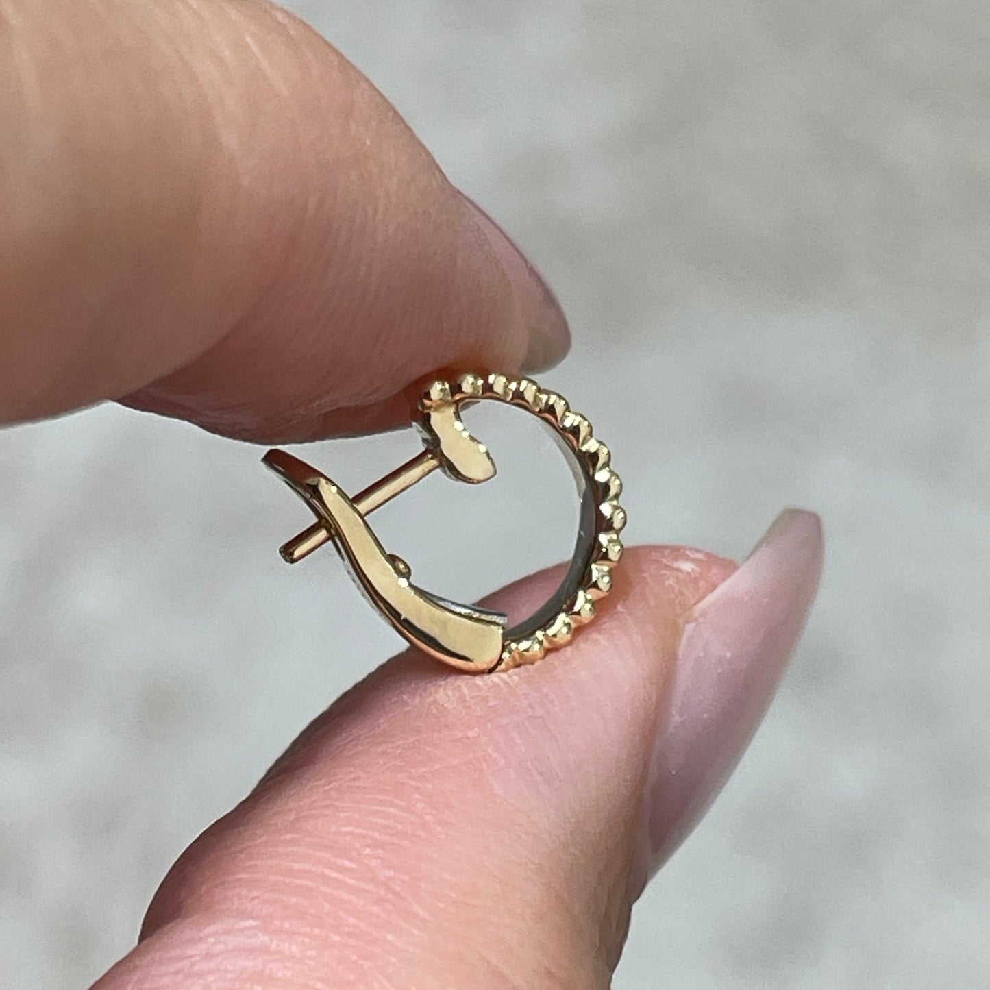 18k vertical line 6mm hoop earring - each