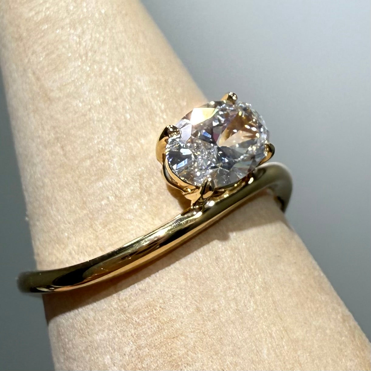 Lab diamond oval shape 0.7ct wavy ring