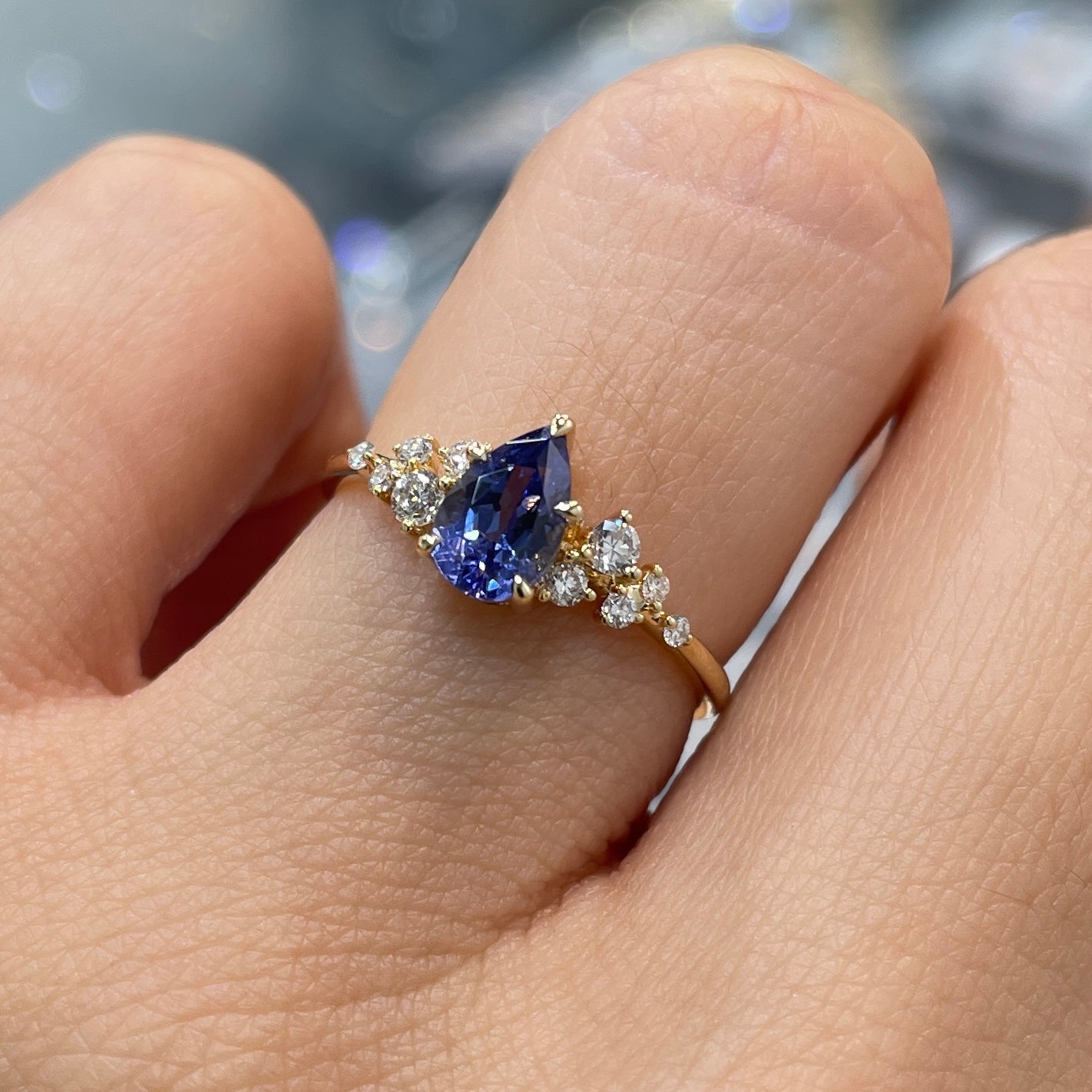 Lab sapphire Royal blue Pear shape 0.8ct diamond band ring