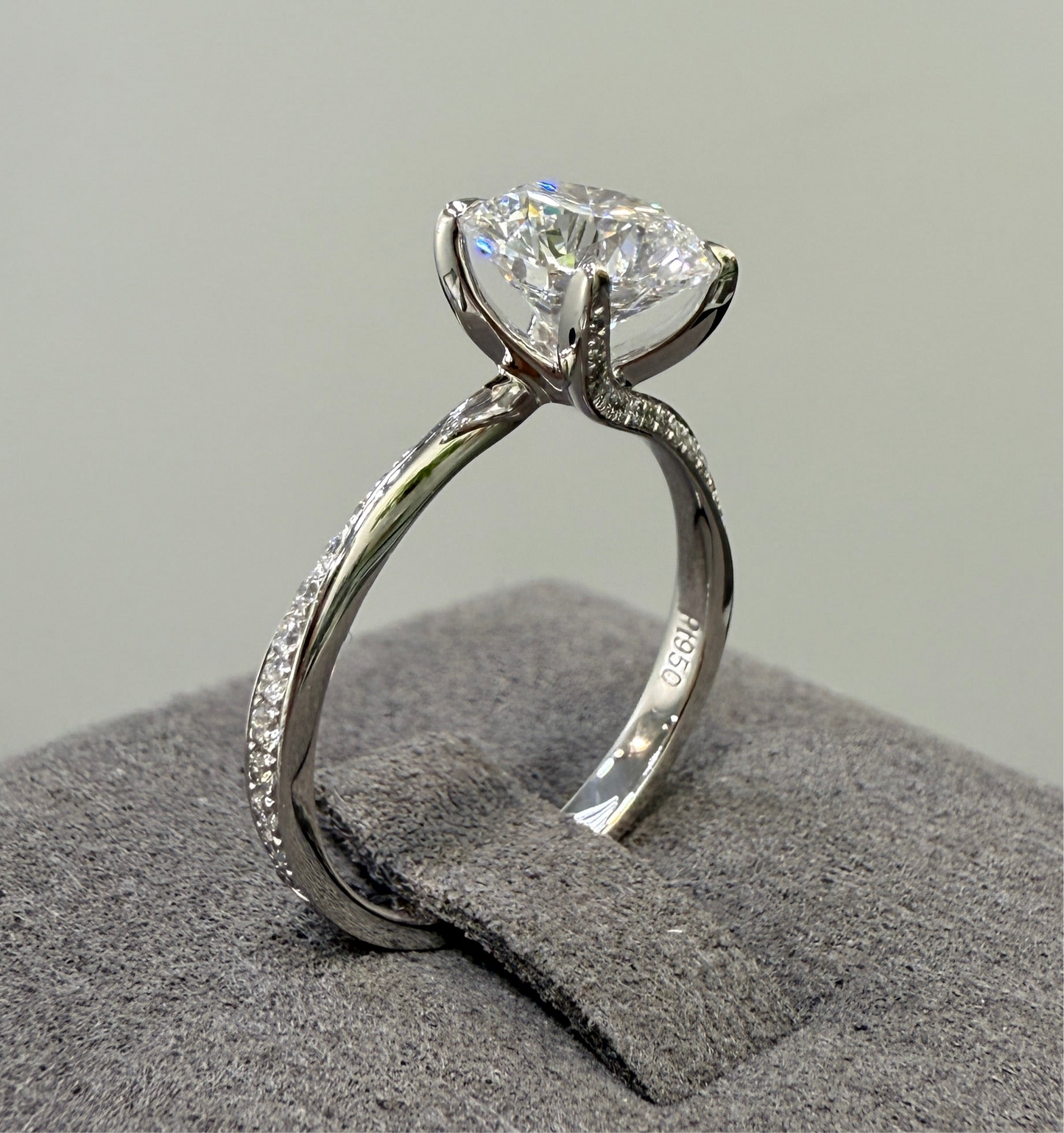 IGI lab diamond 1.5ct round twist pave ring