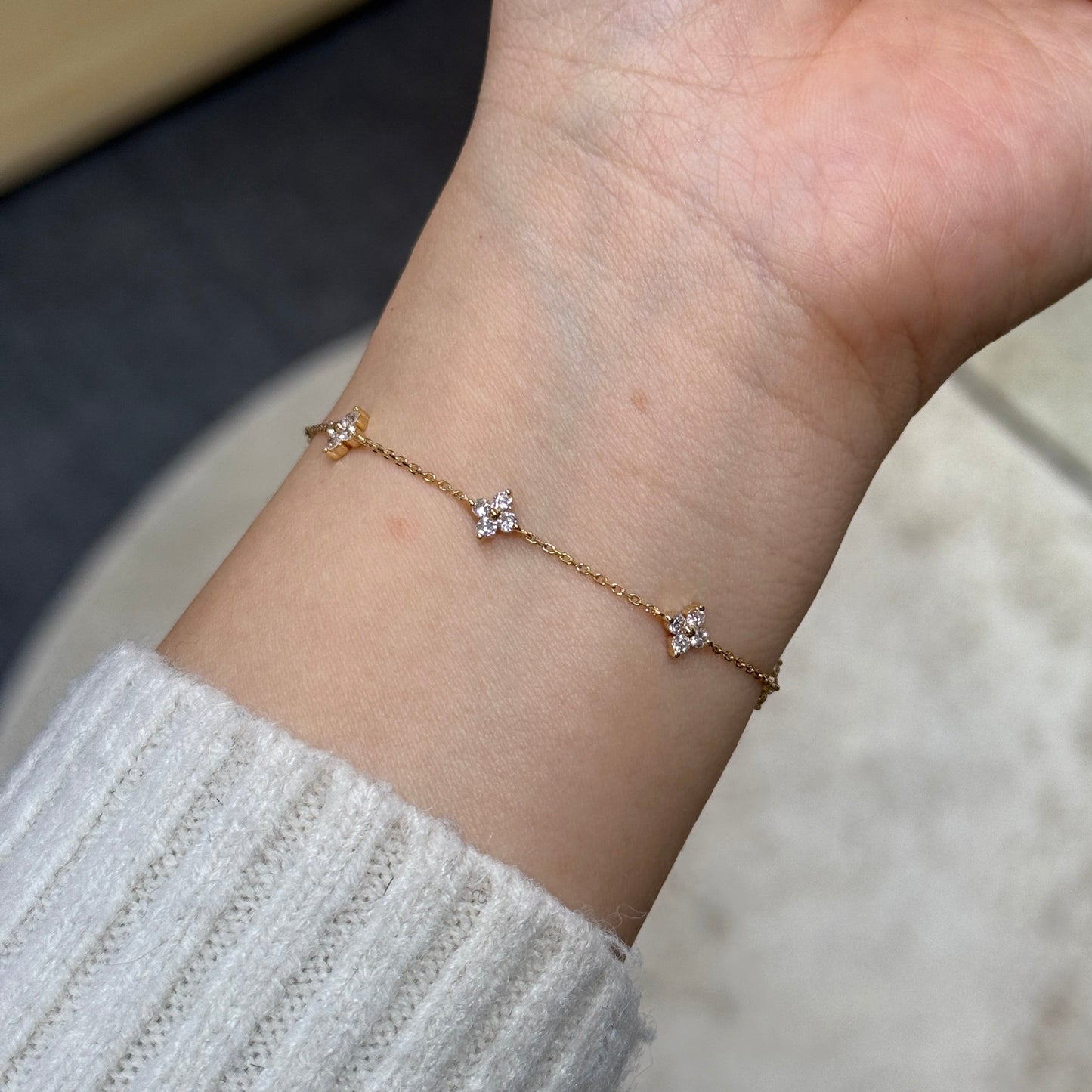 Lab diamond round 0.6ct five flower bracelet
