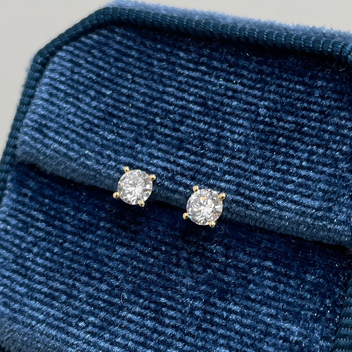 Lab diamond round 0.4ct four-prong stud earrings-each