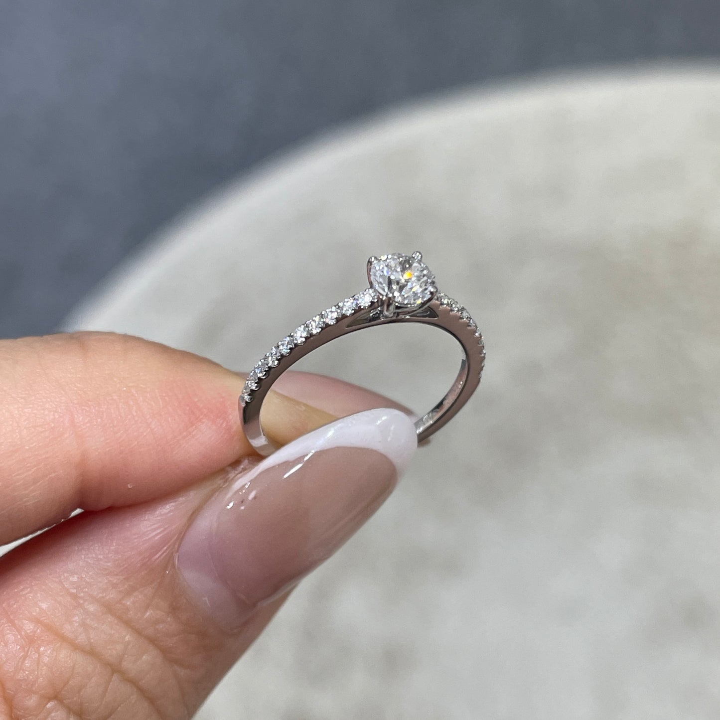 Lab diamond round 0.4ct four-prong pave ring