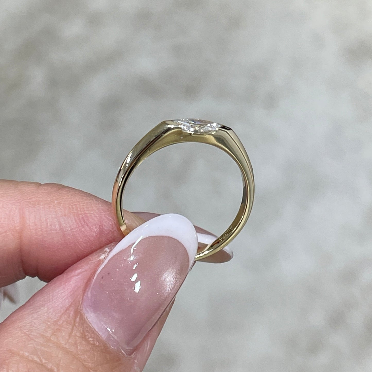 9K Lab diamond marquise 0.3ct east west horizontal ring