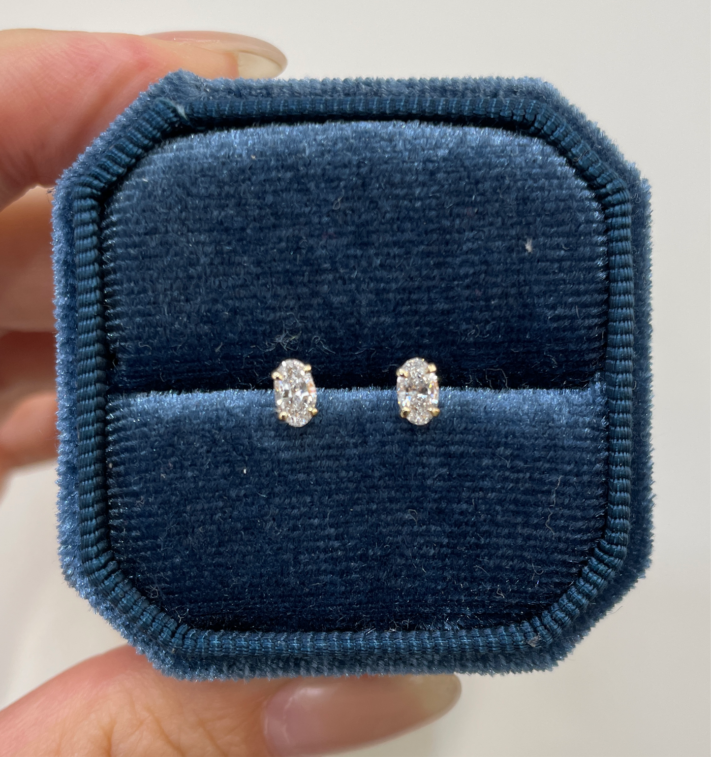 Lab diamond Oval shape 0.4ct four-prong stud earrings -pair