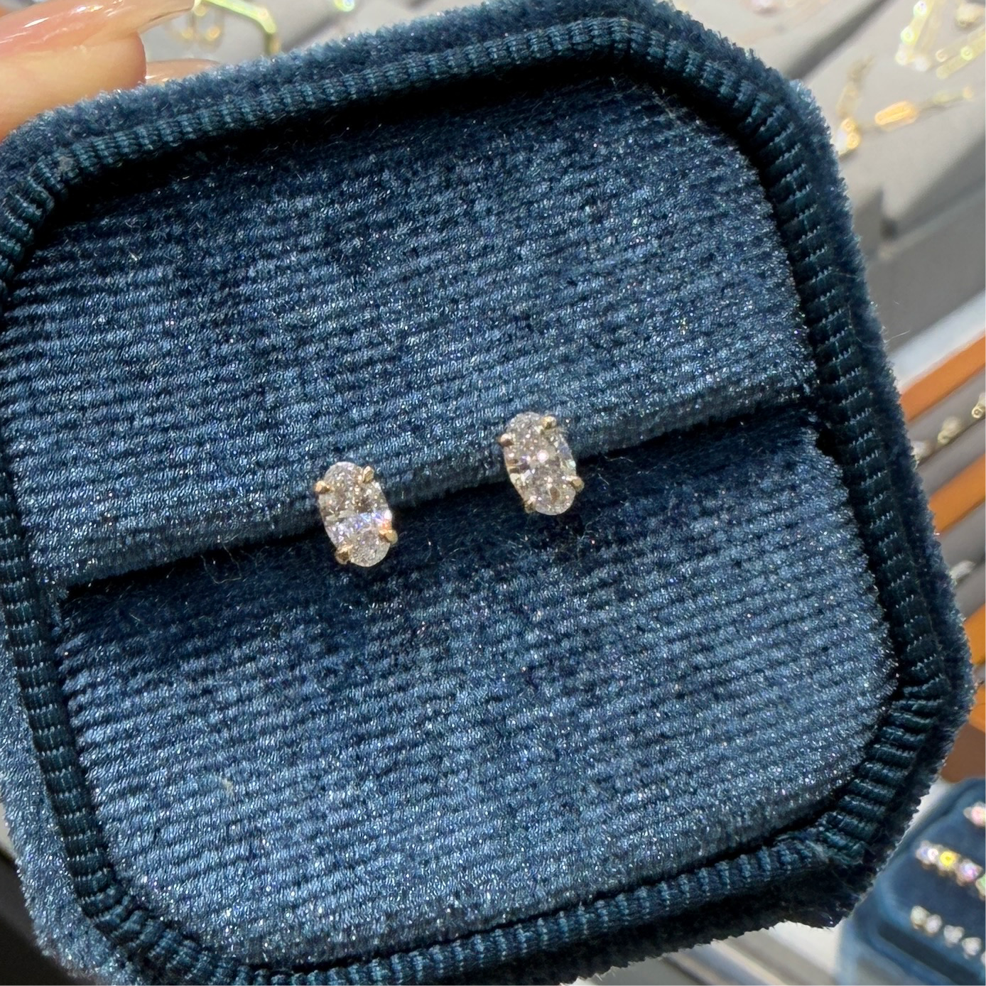 Lab diamond Oval shape 0.4ct four-prong stud earrings -pair