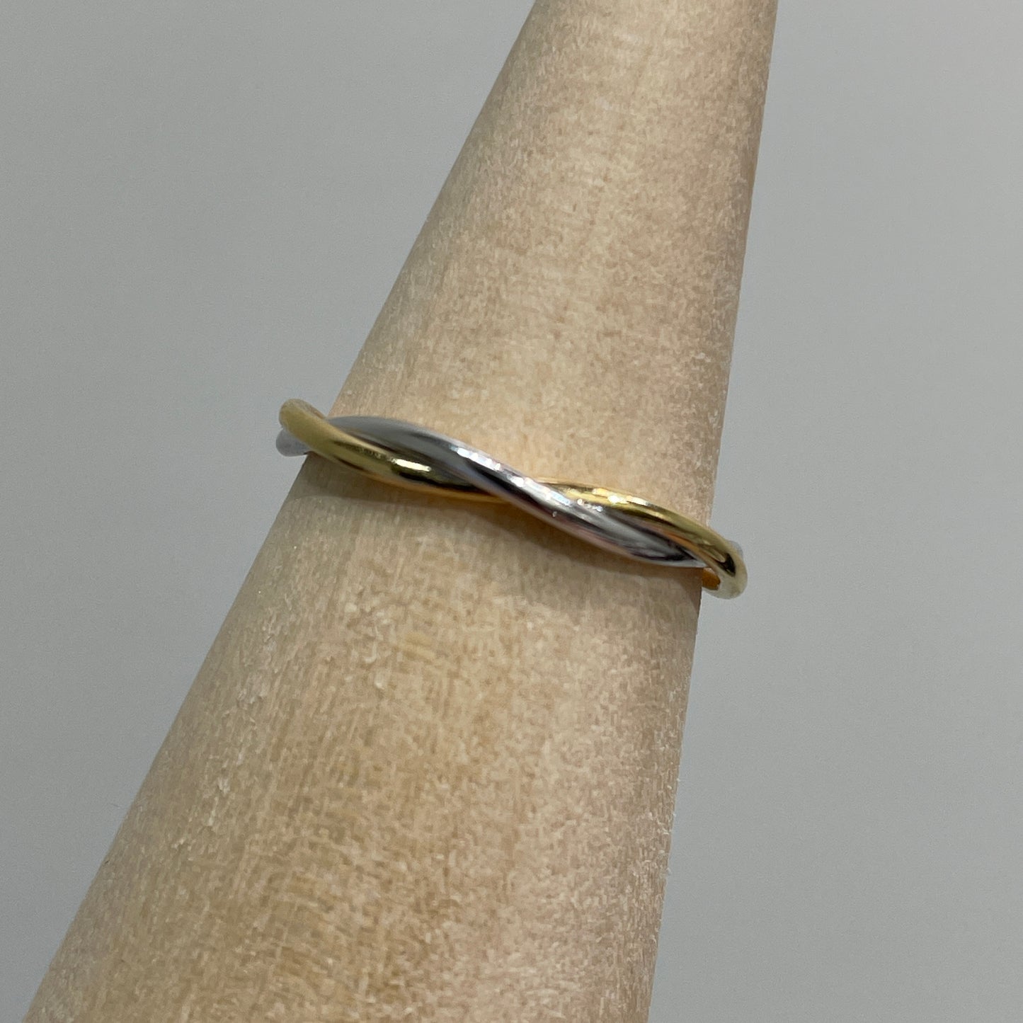 18k Two tone twist ring