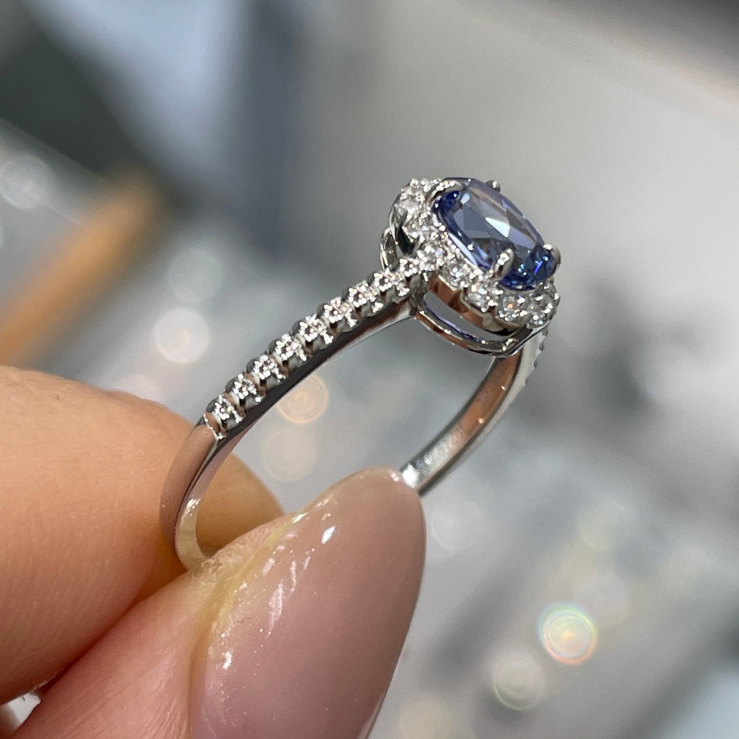 Lab grown sapphire cornflower oval 0.6ct halo twist band ring