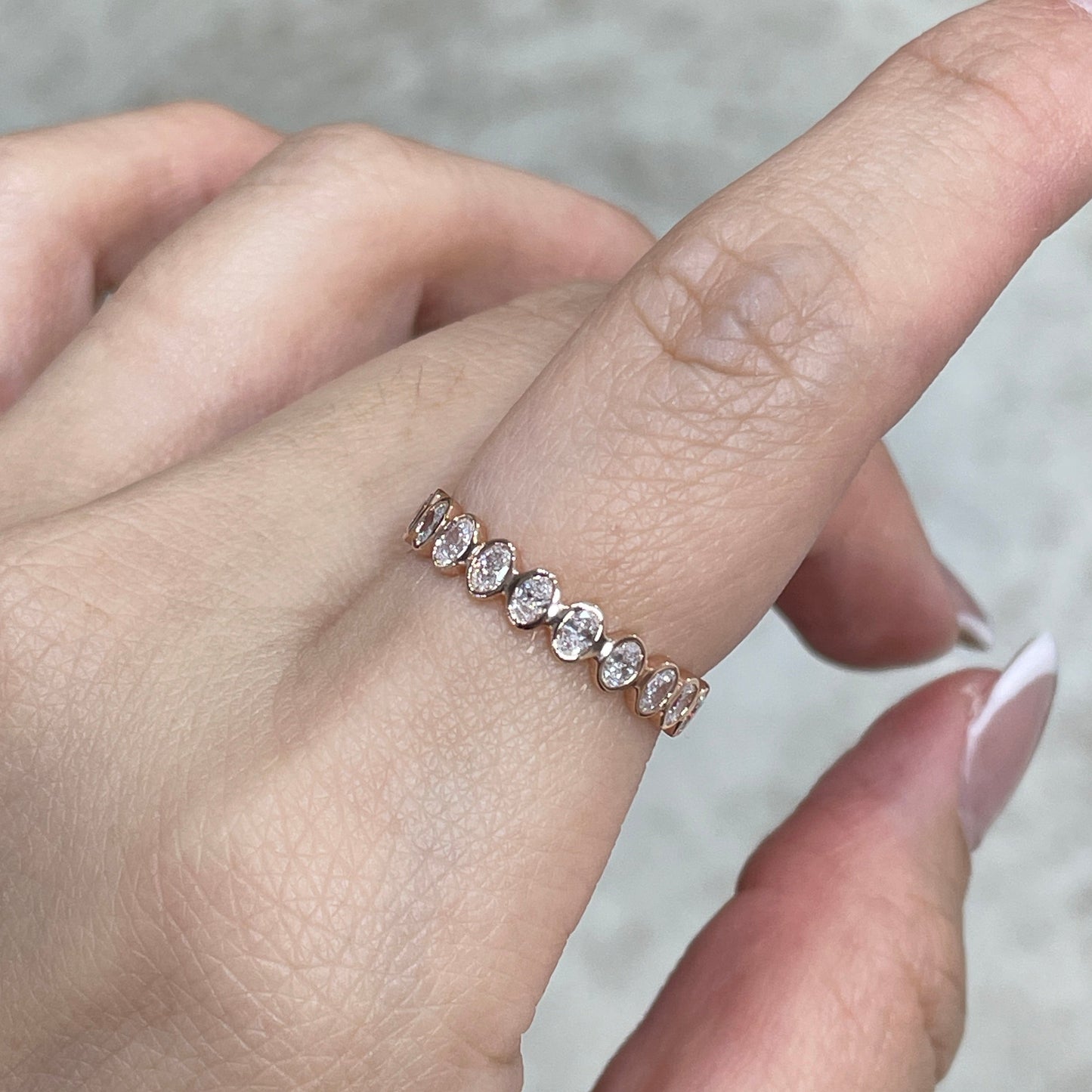 9k Lab diamond oval & emerald cut 1.3ct bezel half half full eternity ring
