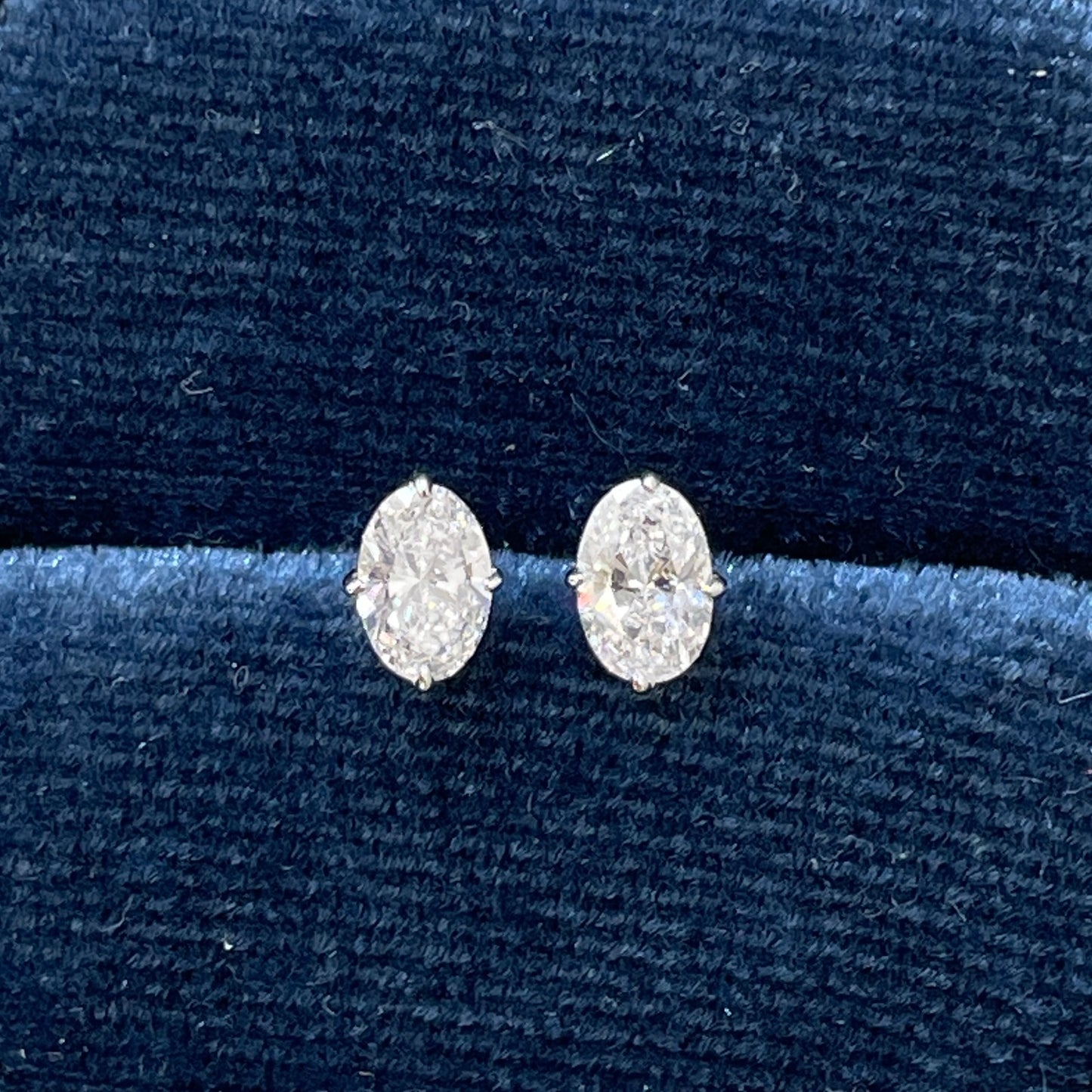 Lad diamond oval shape 0.8ct stud earrings-pair