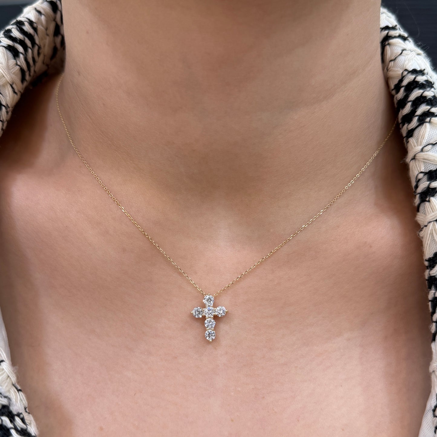 Lab Diamond round 0.9ct cross necklace