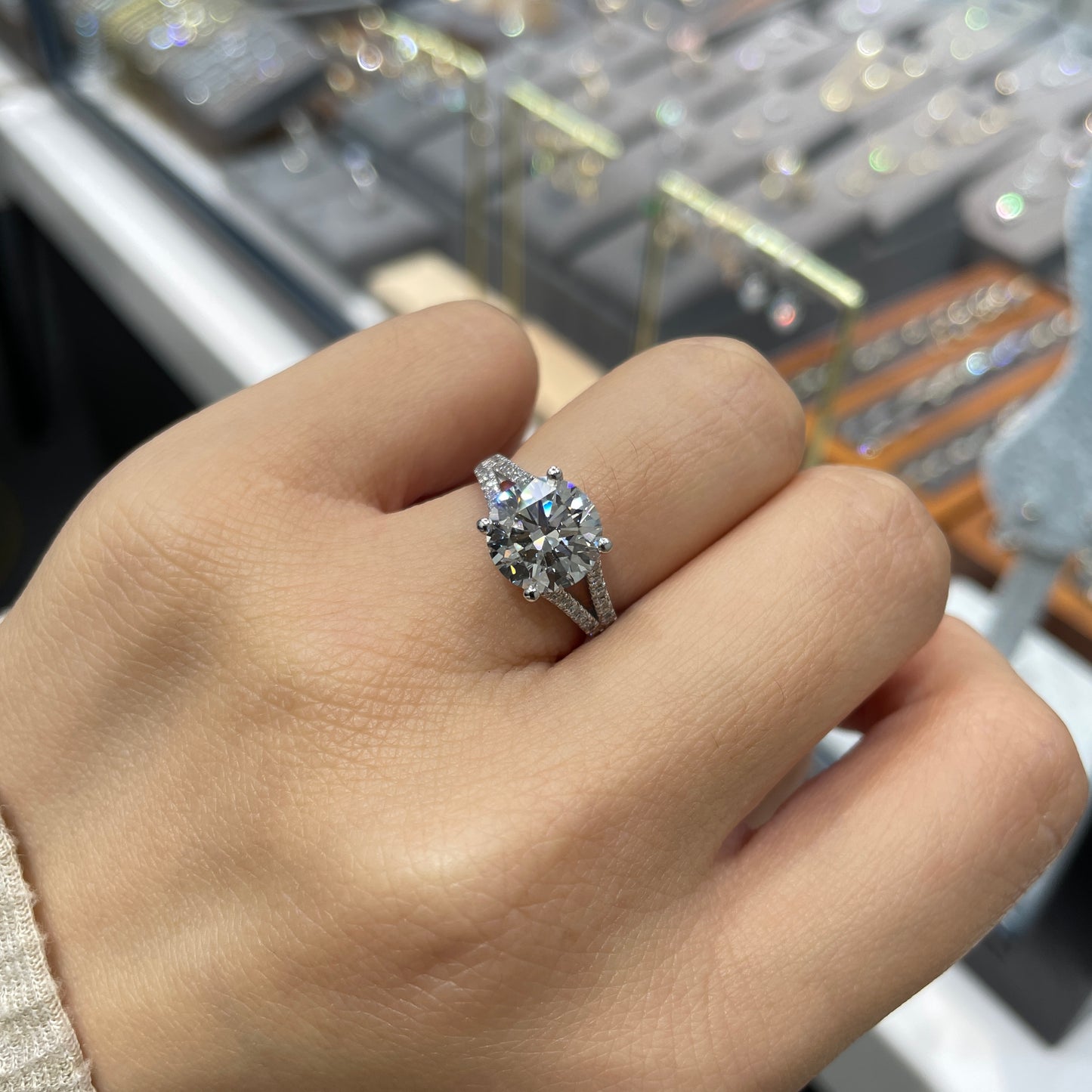 IGI Lab diamond round 2.5ct split shank pave ring