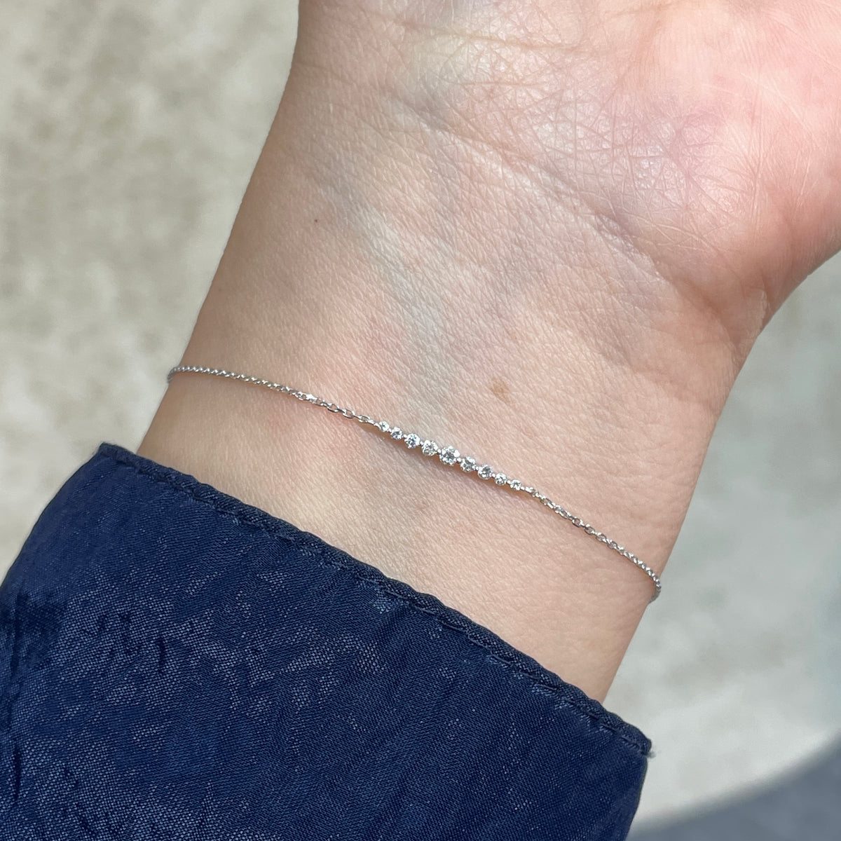 9k Lab diamond round 0.1ct bar bracelet