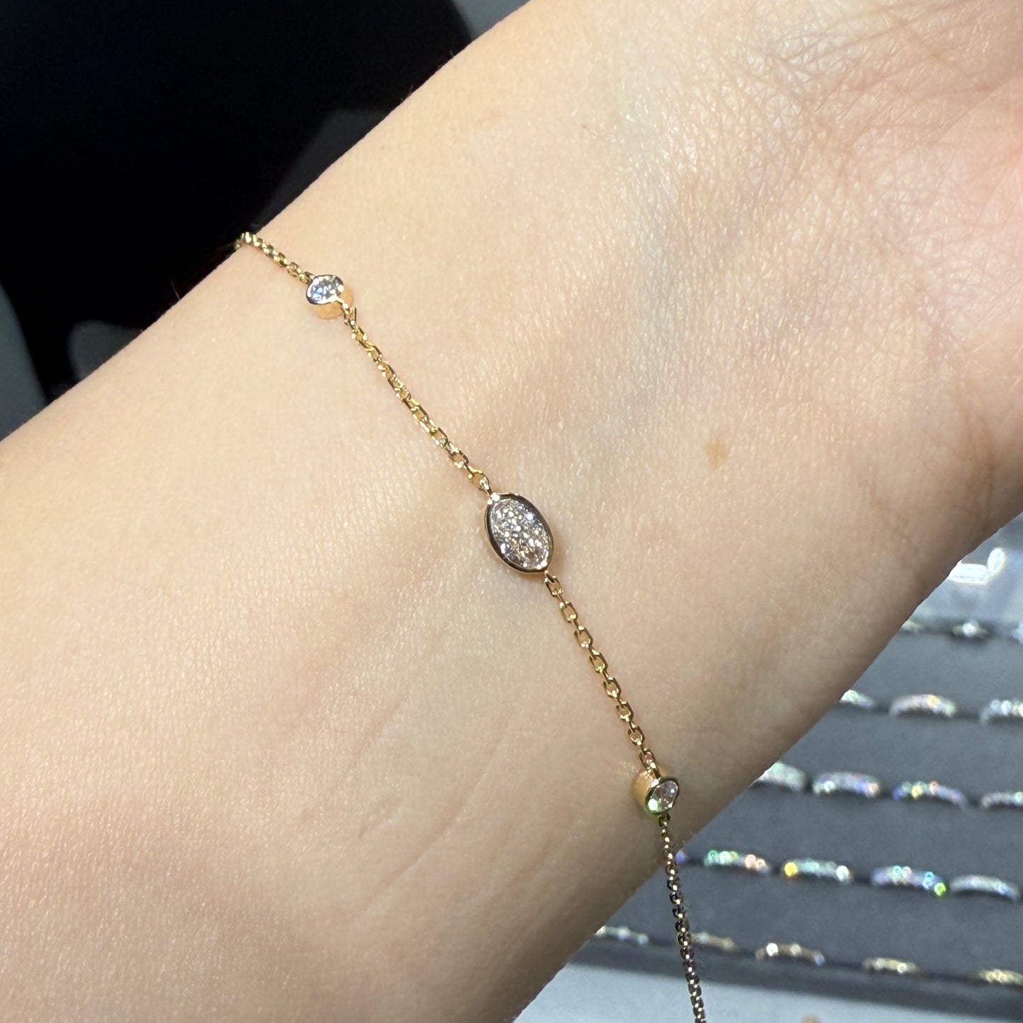 Lab diamond Oval and round 0.3ct bezel bracelet