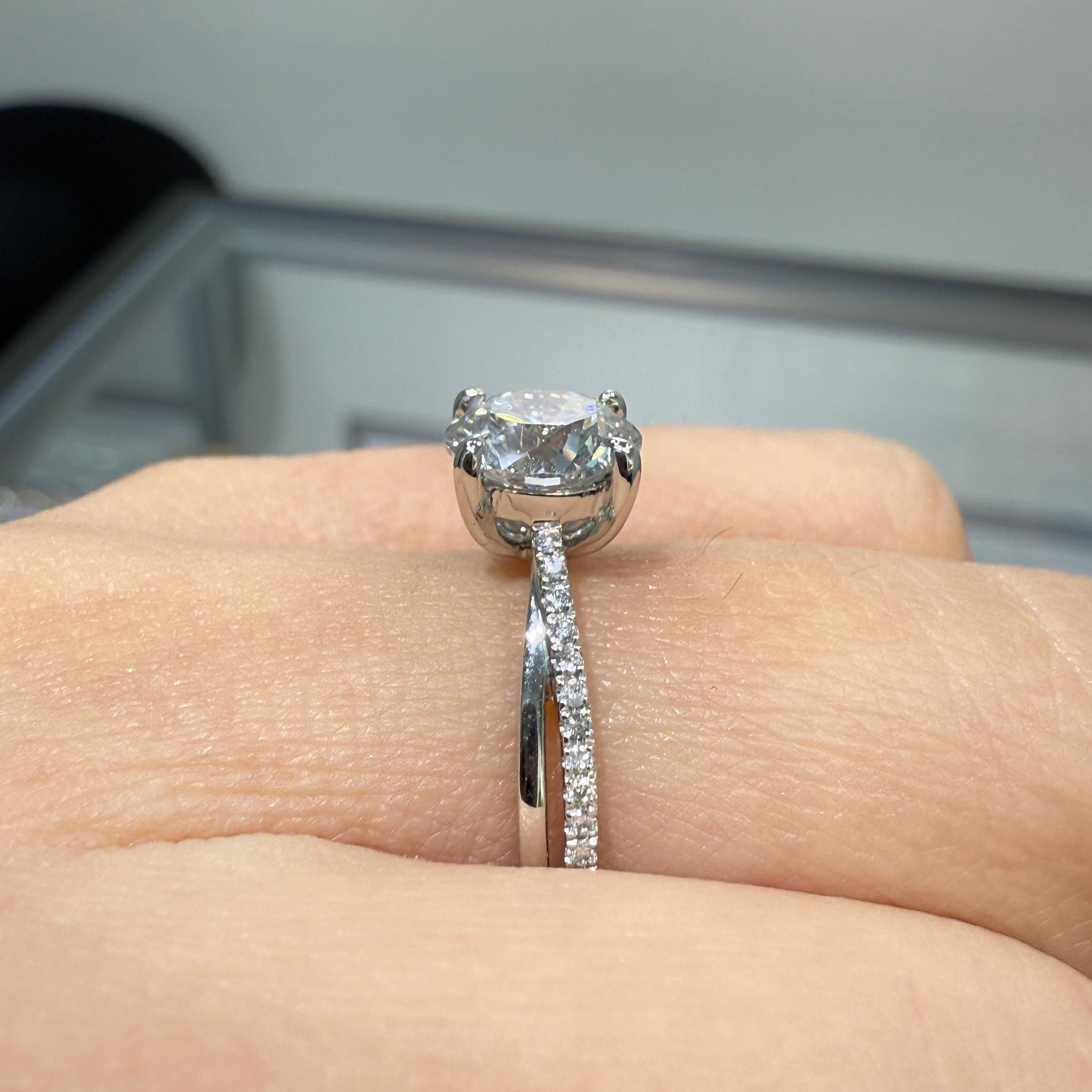 IGI lab diamond Round 1.3ct criss cross diamond band ring