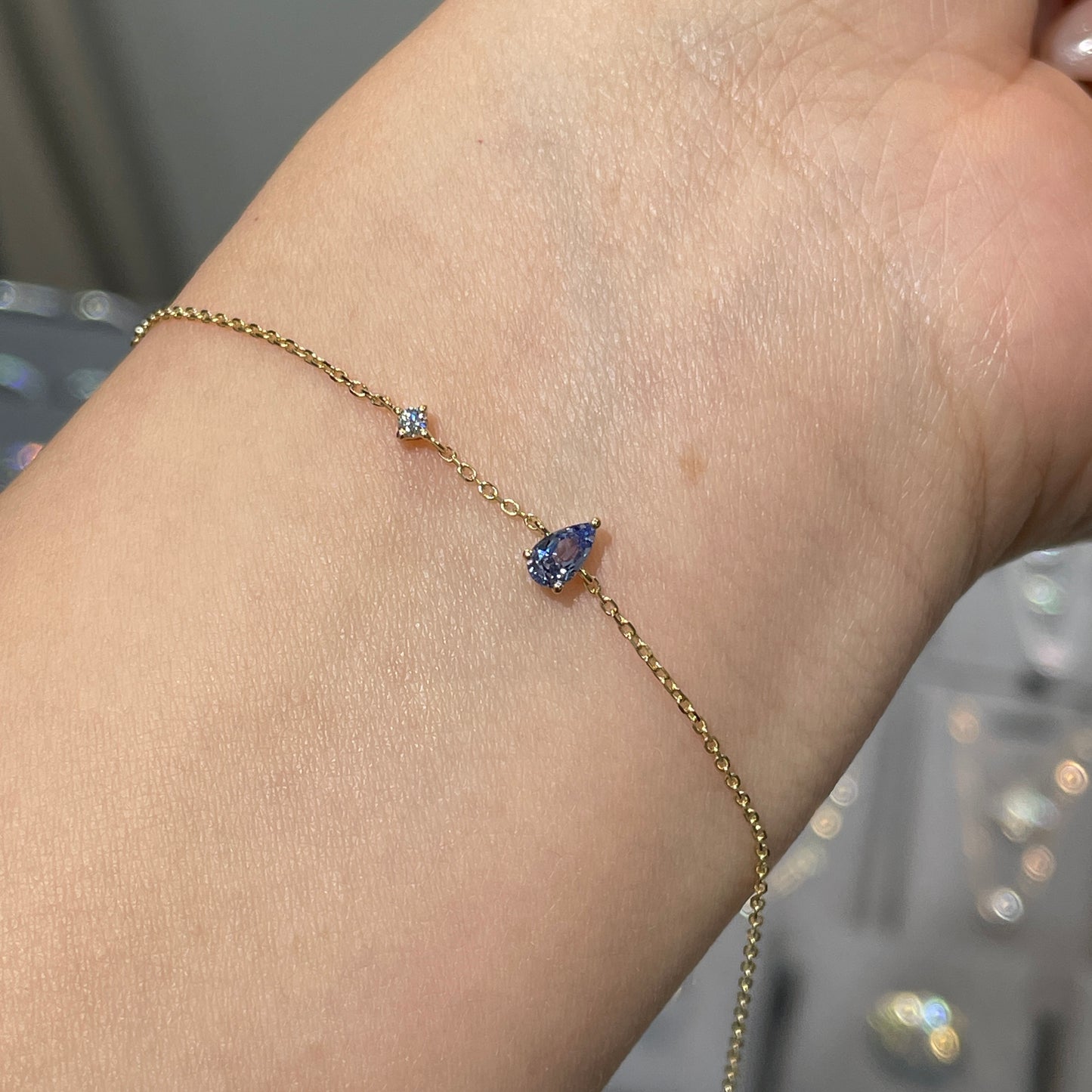 Lab grown sapphire pear shape 0.25ct with little diamond bracelet
