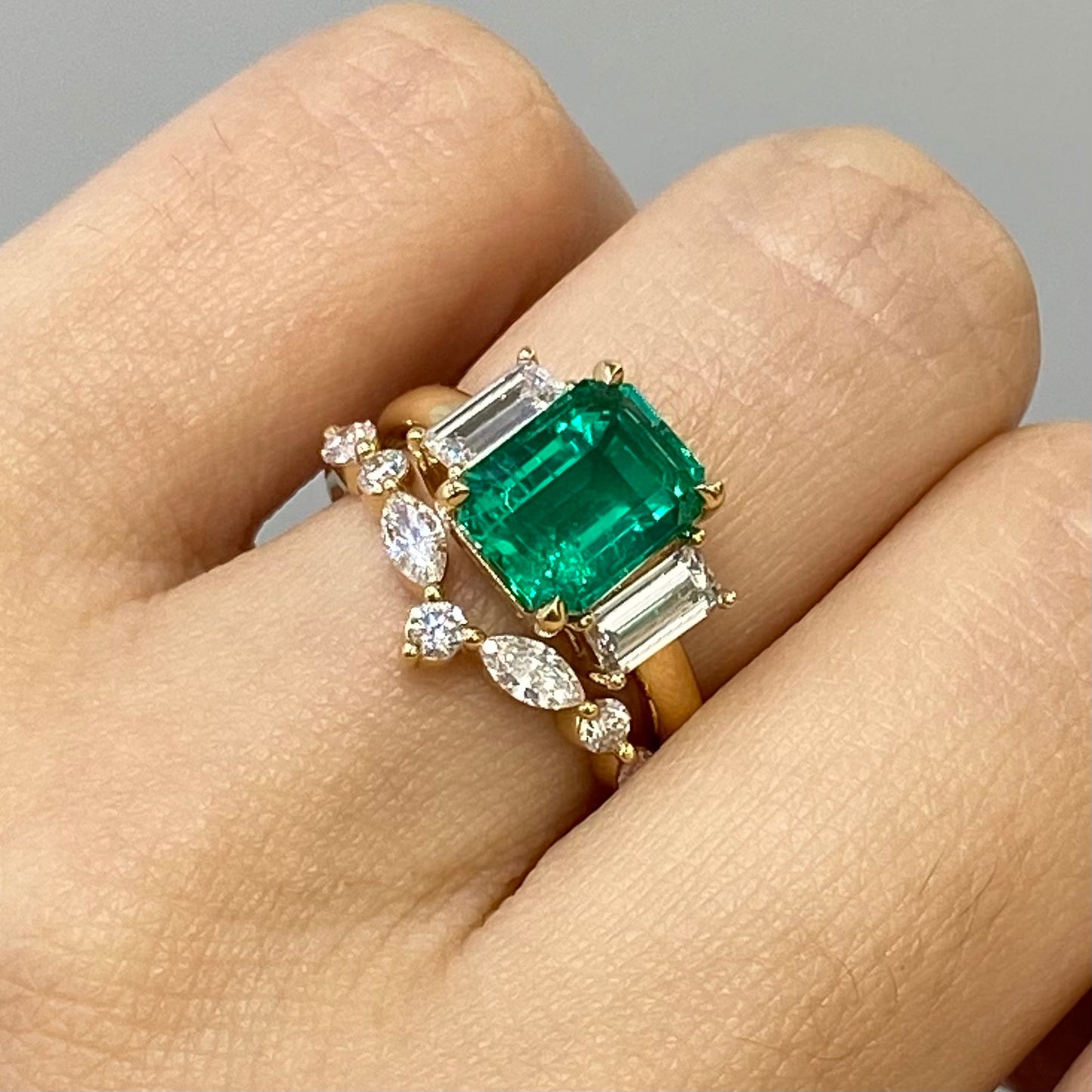 Lab Emerald 2.5ct three stone setting ring