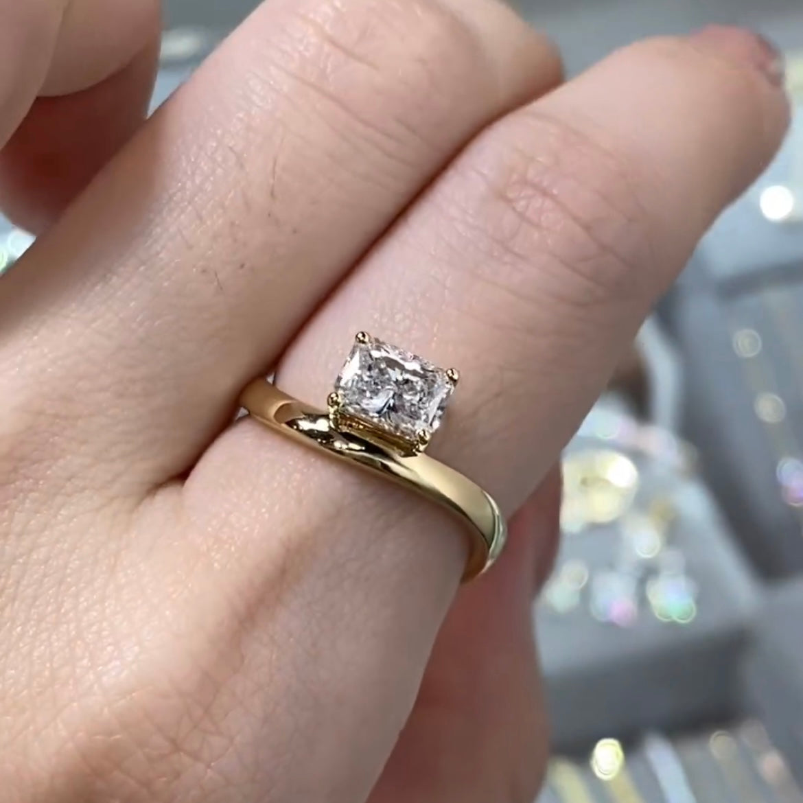 IGI Lab diamond Radiant cut 1.1ct with wavy ring