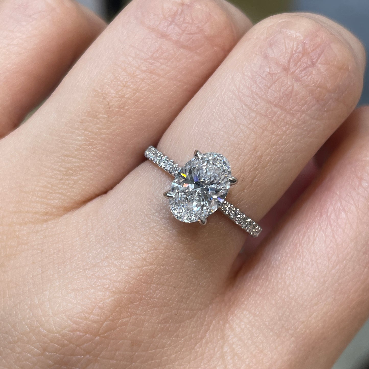 IGI Lab diamond Oval shape 1.6ct four-prong pave ring