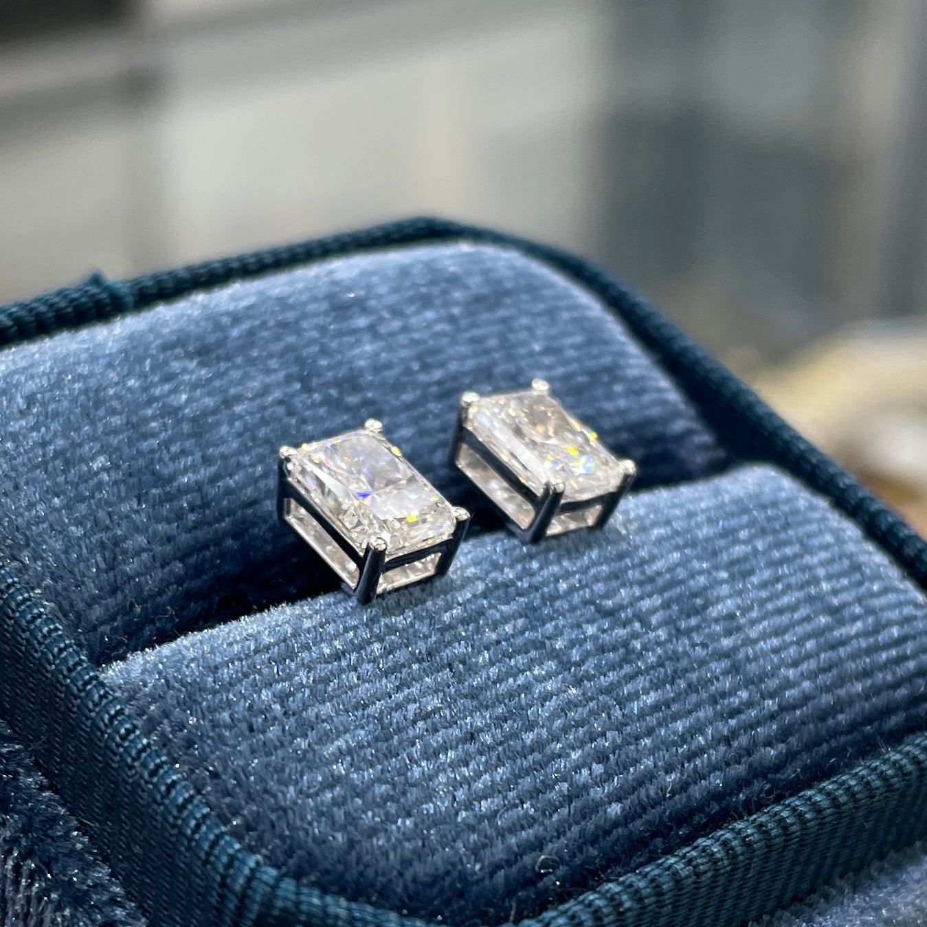 IGI Lab diamond Radiant cut 2ct four-prong stud earrings - pair