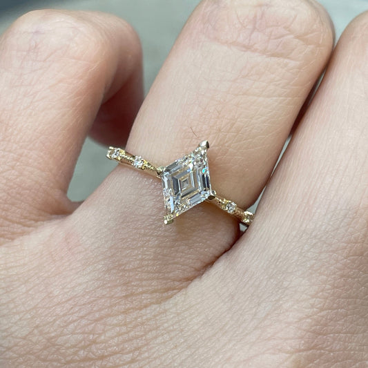 IGI Lab diamond kite cut 1ct four-prong milgrain side stone band ring