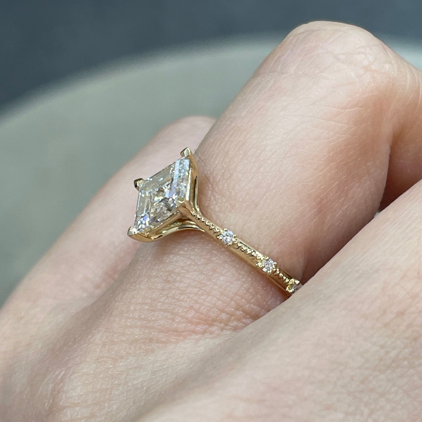 IGI Lab diamond kite cut 1ct four-prong milgrain side stone band ring