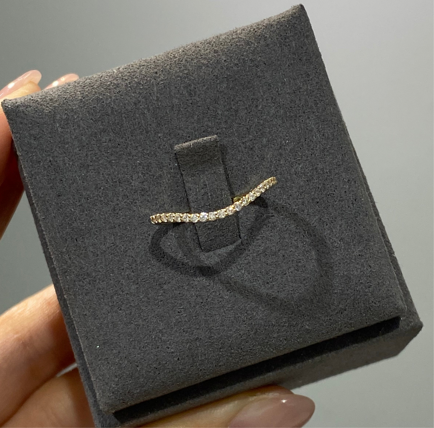 Lab diamond round 0.15ct half eternity wavy ring