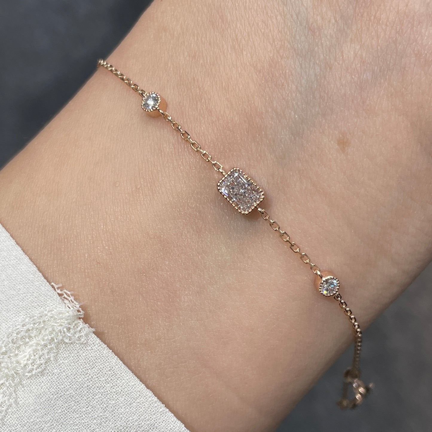 Lab diamond radiant cut 0.5ct milgrain bezel with little diamond bracelet