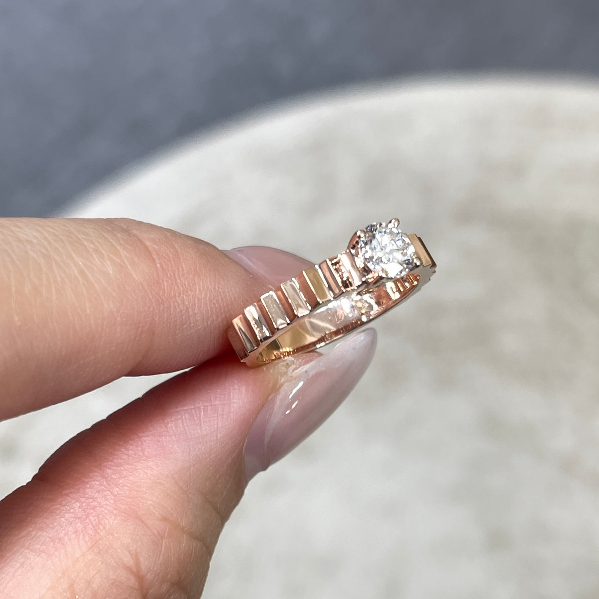9k Lab diamond Round 0.5ct four-prong ladder ring