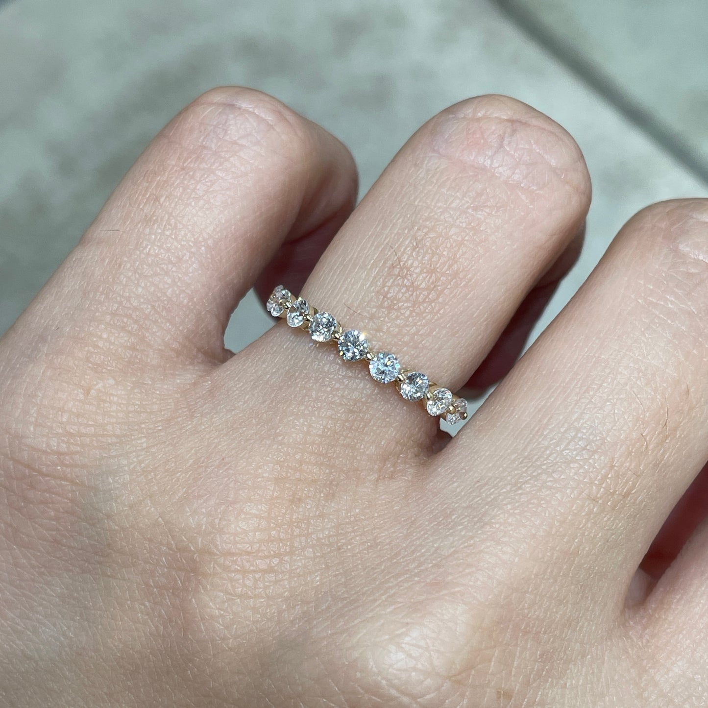 9k Lab Diamond round 0.75ct single-prong half eternity ring