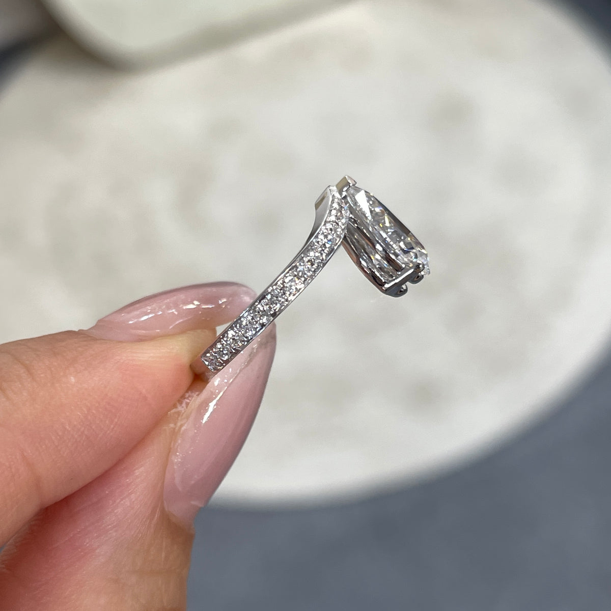IGI Lab diamond Pear shape 1.5ct v shape channel set ring