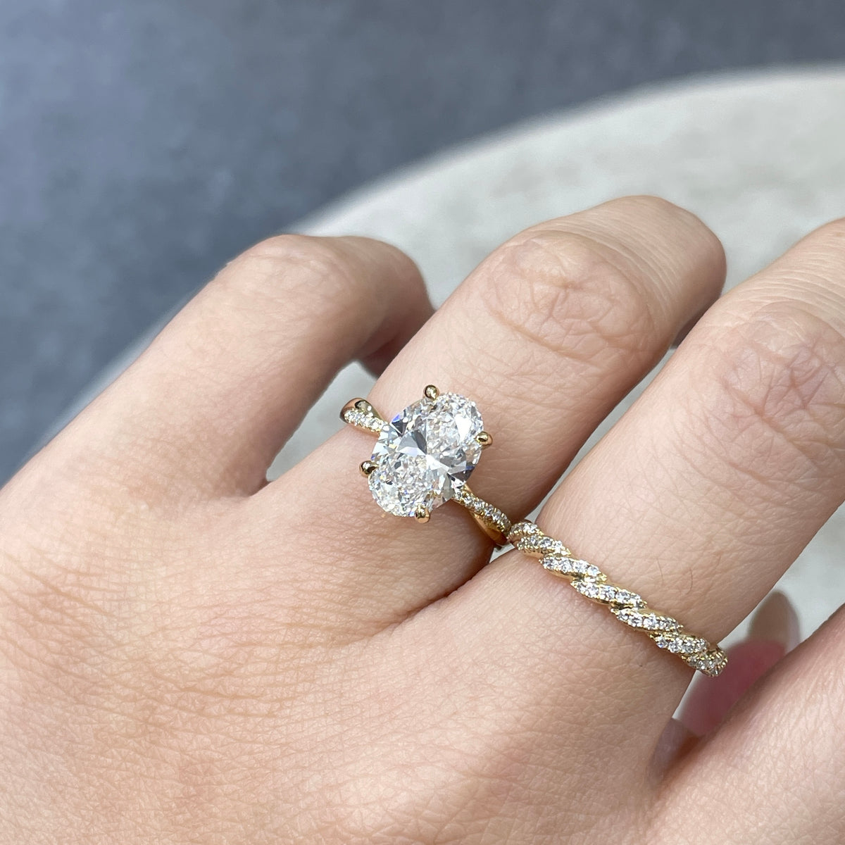 IGI Lab diamond Oval shape 2.5ct four-prong underhalo pave twisted band ring
