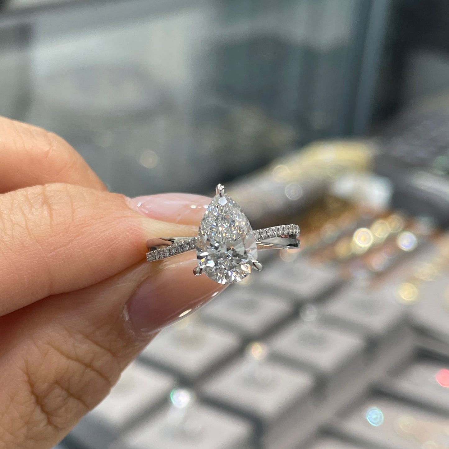 IGI Lab diamond Round 1.6ct three-prong underhalo criss cross pave band ring