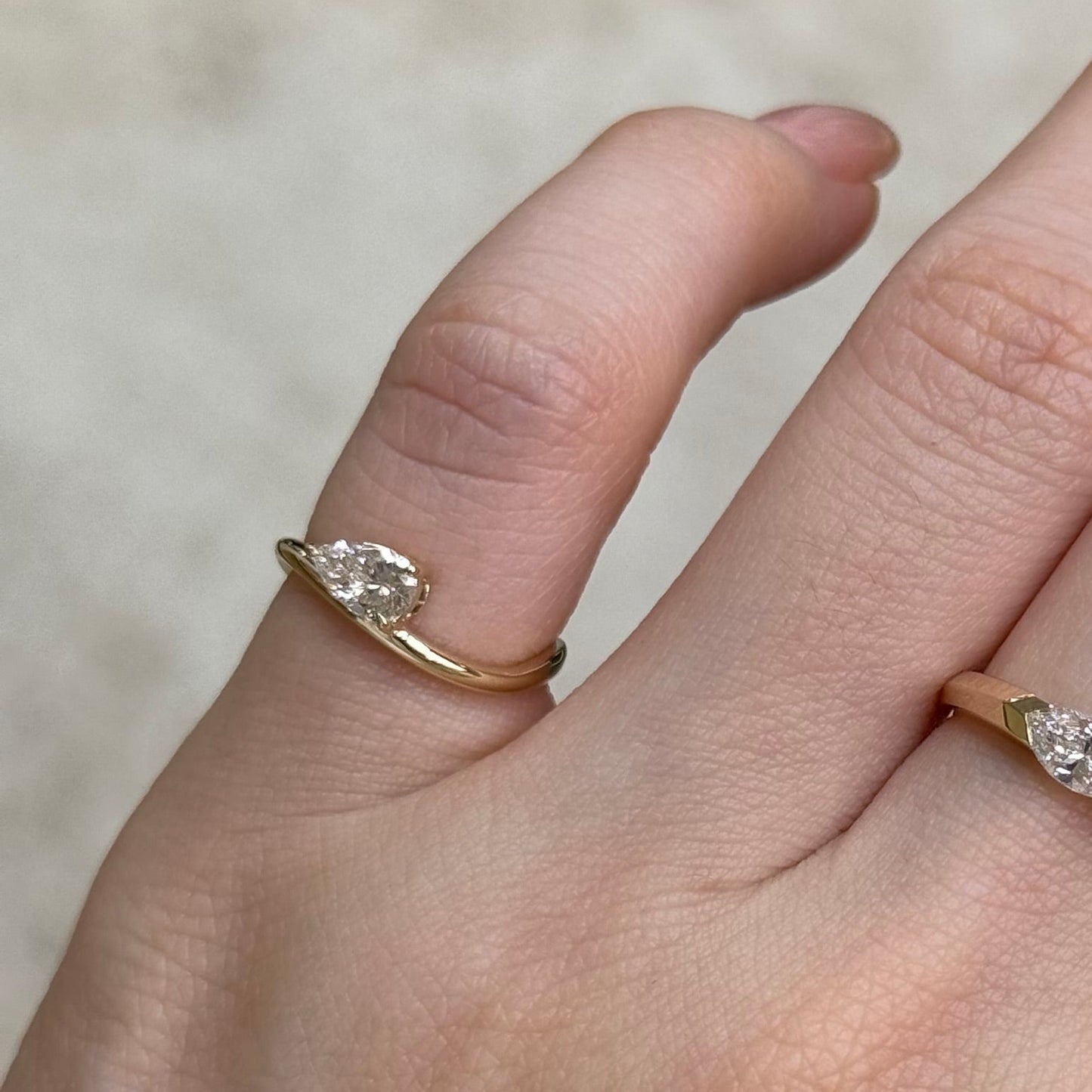9K Lab diamond Pear shape 0.3ct wavy pinky ring