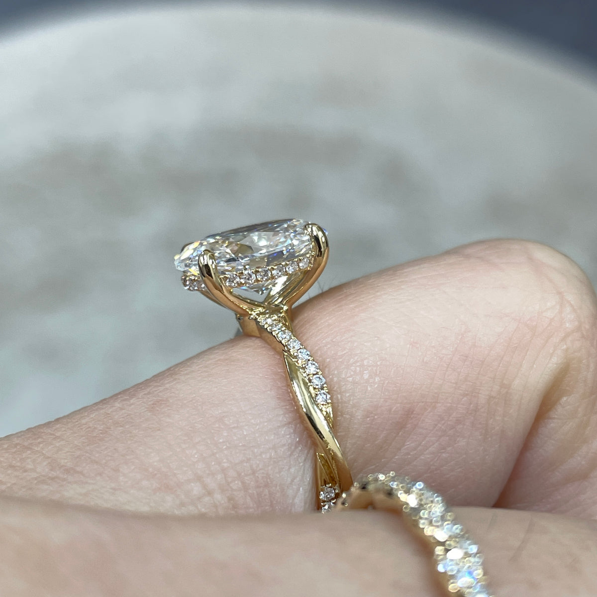 IGI Lab diamond Oval shape 2.5ct four-prong underhalo pave twisted band ring