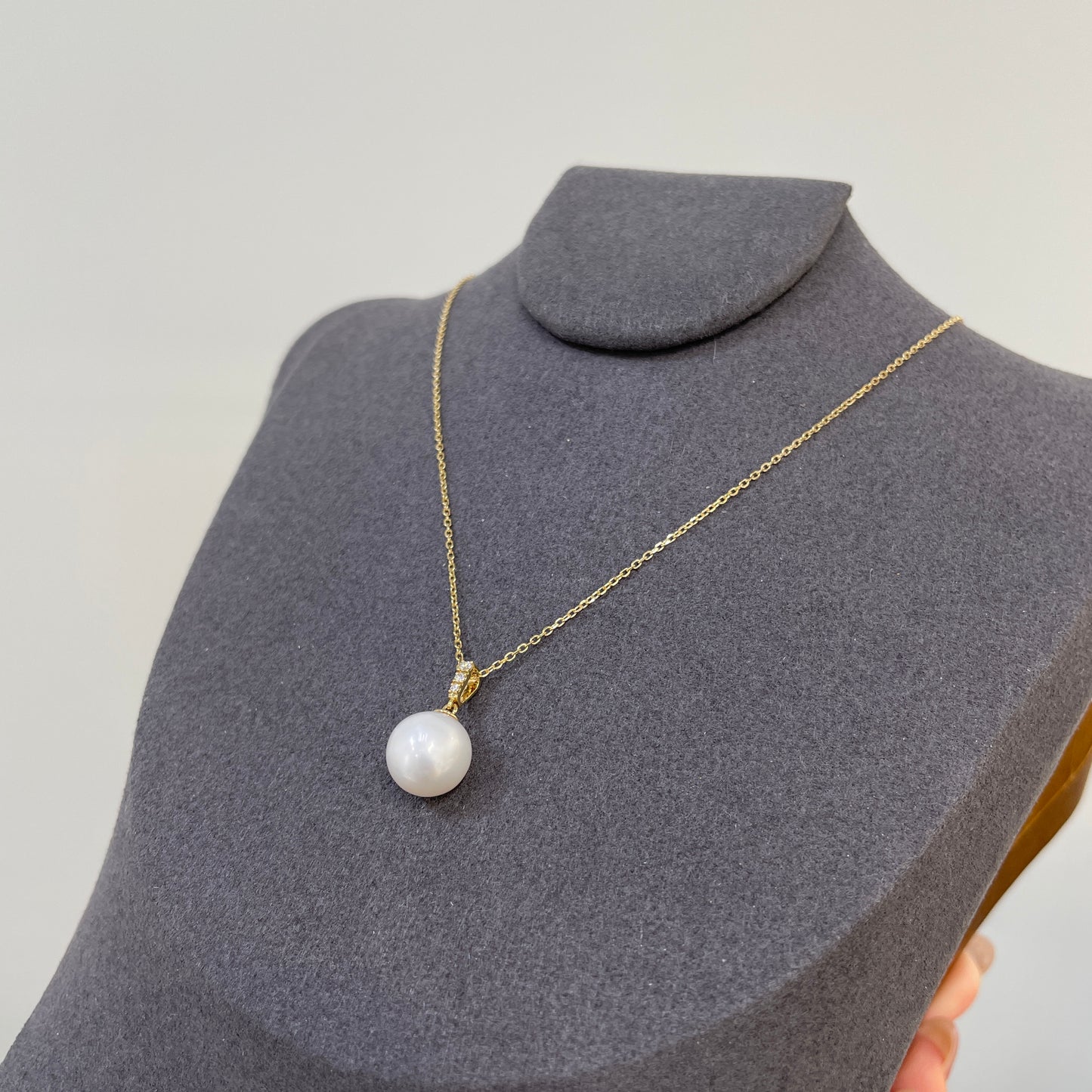 Lab diamond pearl pendant