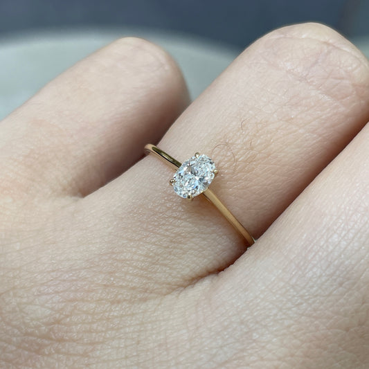 Lab diamond oval shape 0.3ct four-prong solitaire ring