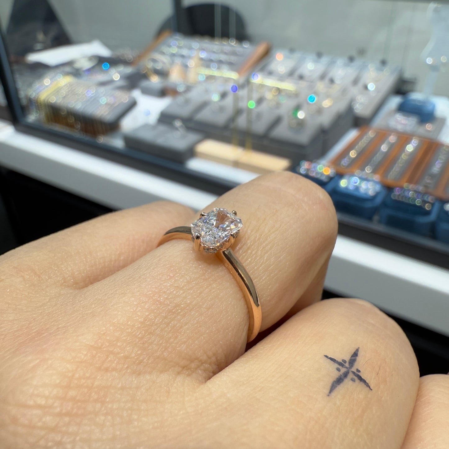 Lab diamond Radiant cut 0.7ct compass underhalo ring